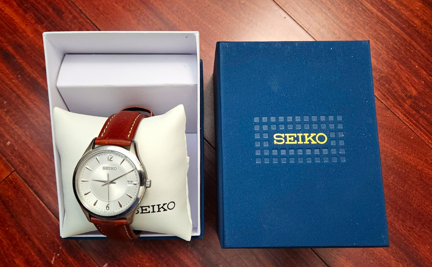 Seiko Men\'s Quartz Wristwatch Silver Dial SUR417