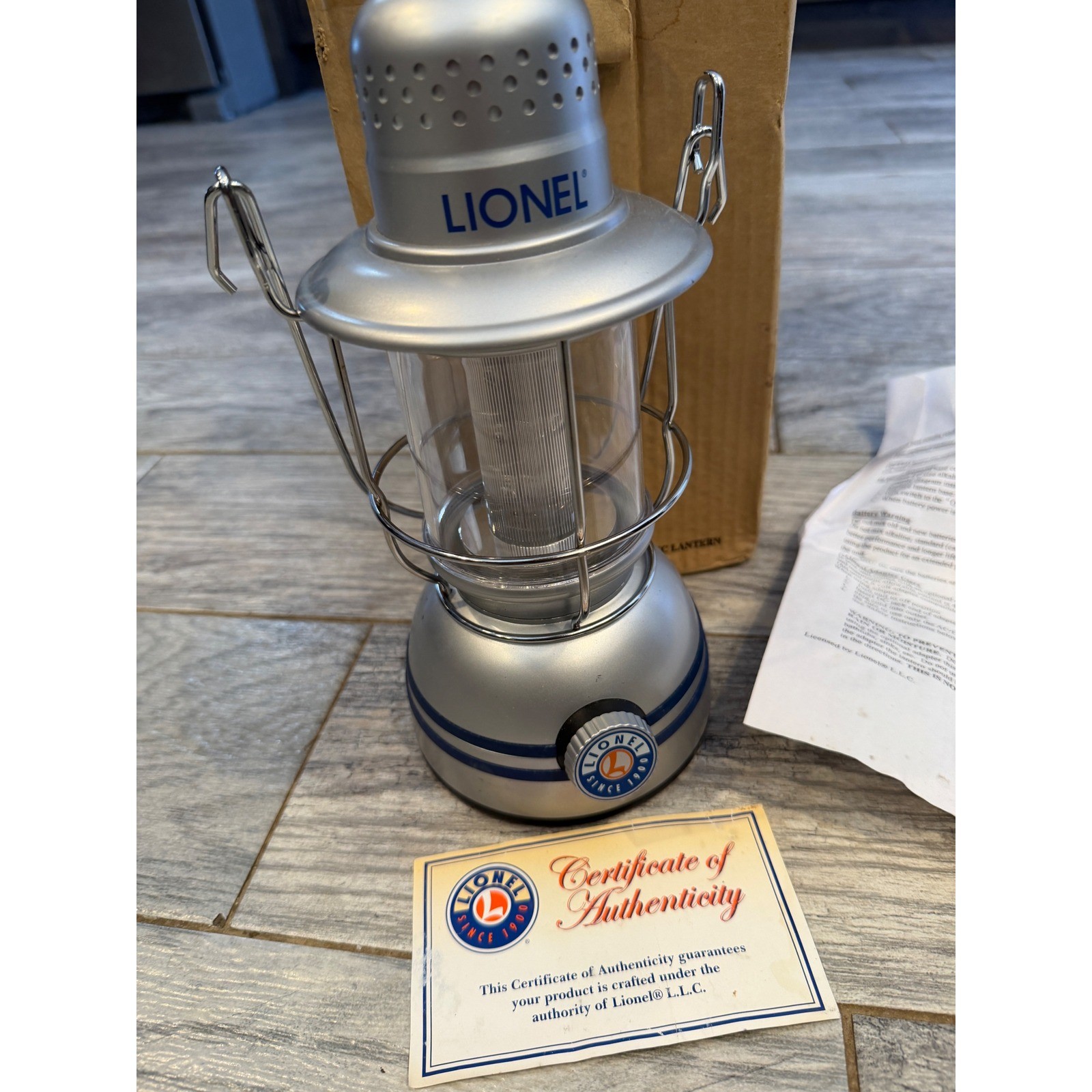 Lionel Conductor's Lantern COA LED 18722 Railroad Manual Box New Train