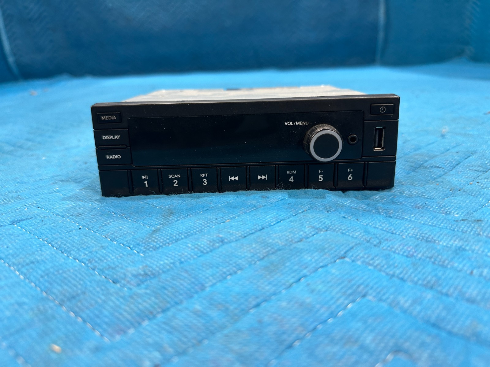 OEM International RH613 Navistar Radio Entertainment AM/FM/CLOCK USB AUX 2024
