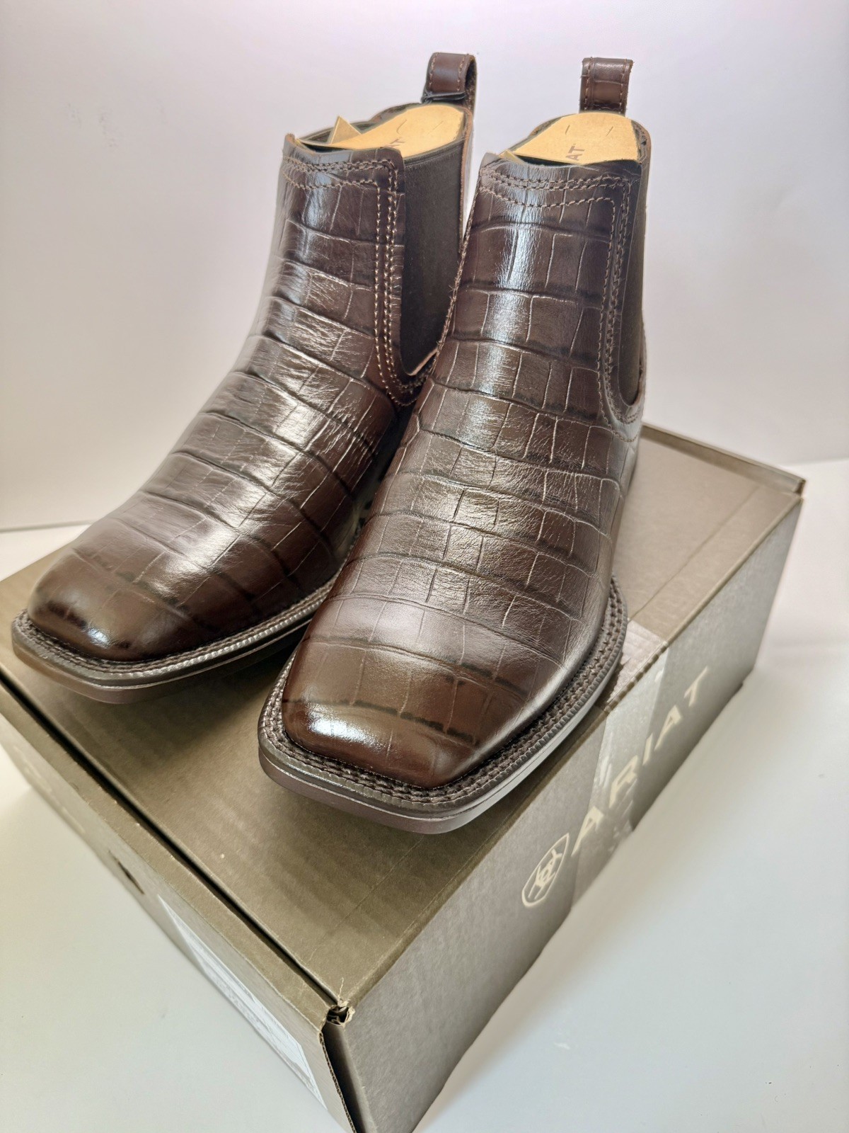 Mens ARIAT Booker Chelsea Croc Print Wide Square Toe Western Cowboy Boot 8 EE Mens ARIAT Booker Chelsea Croc Print Wide Square Toe Western Cowboy Boot 8 EE