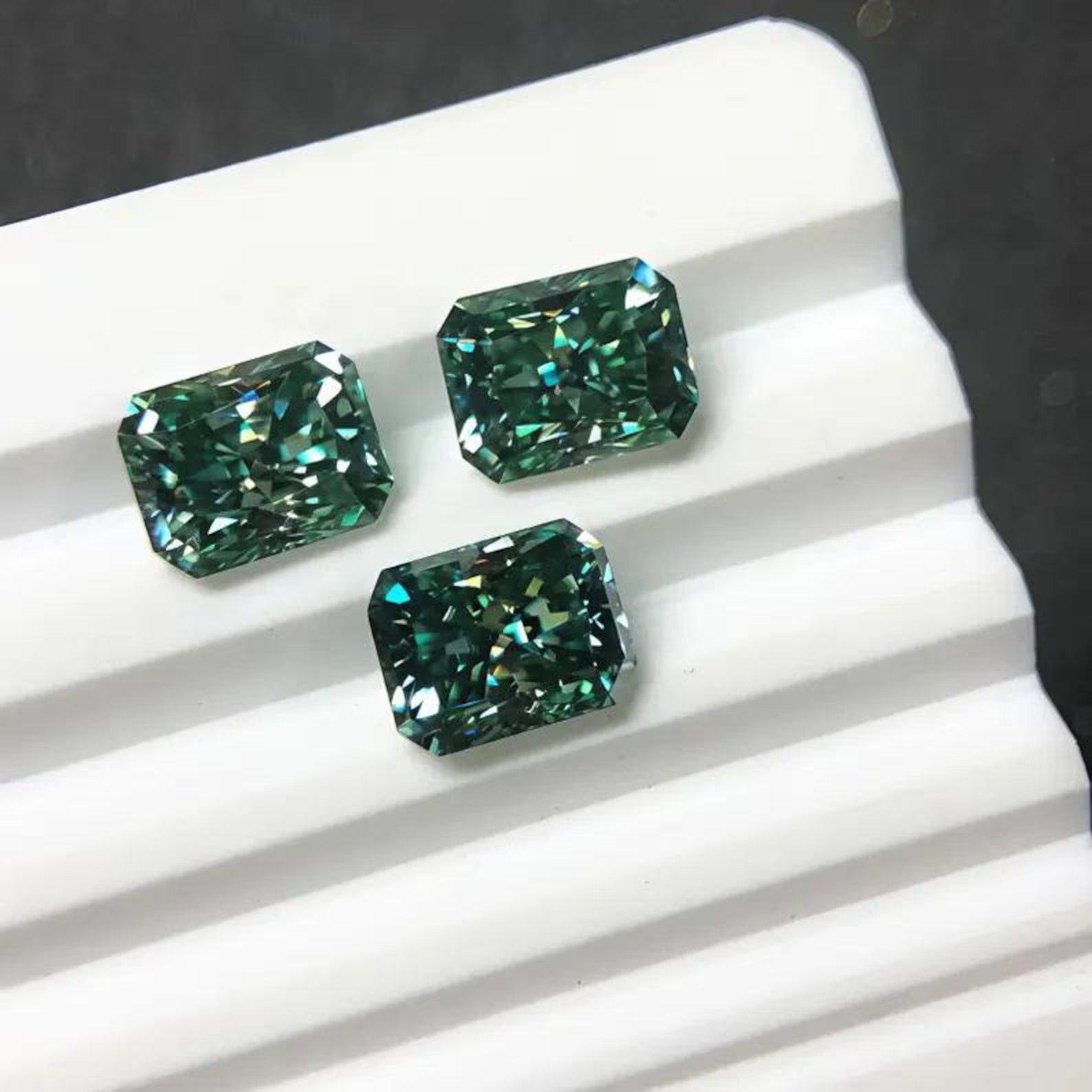 AAA 3Ct Green Moissanite Lot Loose Radiant Cut Gemstone 5x7mm VVS1) for  jewelry