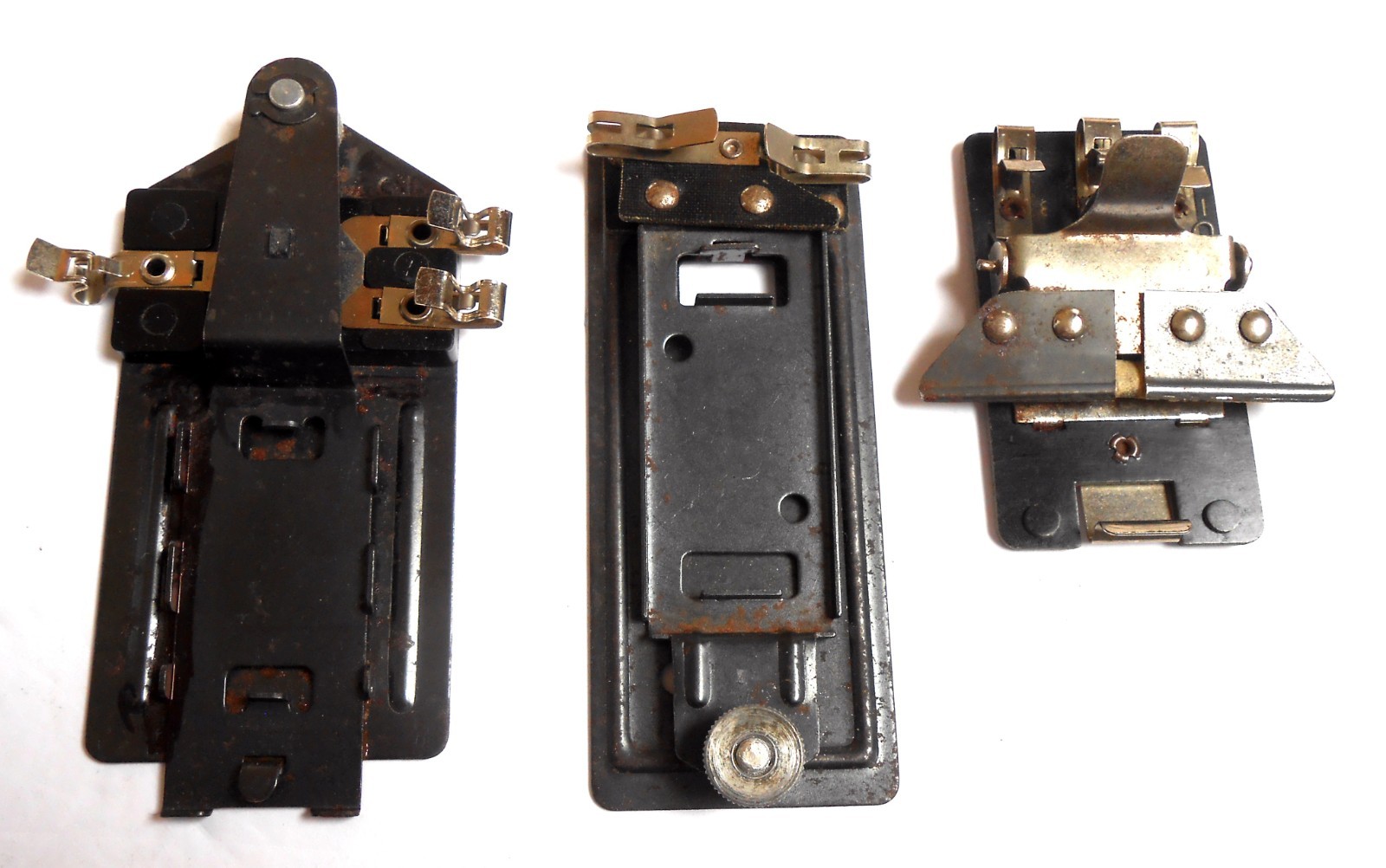3 LIONEL POSTWAR O and 0-27 GAUGES, USE FOR TRACK SIDE ACCESSORIES. 5-pic. 3 LIONEL POSTWAR O and 0-27 GAUGES, USE FOR TRACK SIDE ACCESSORIES. 5-pic.