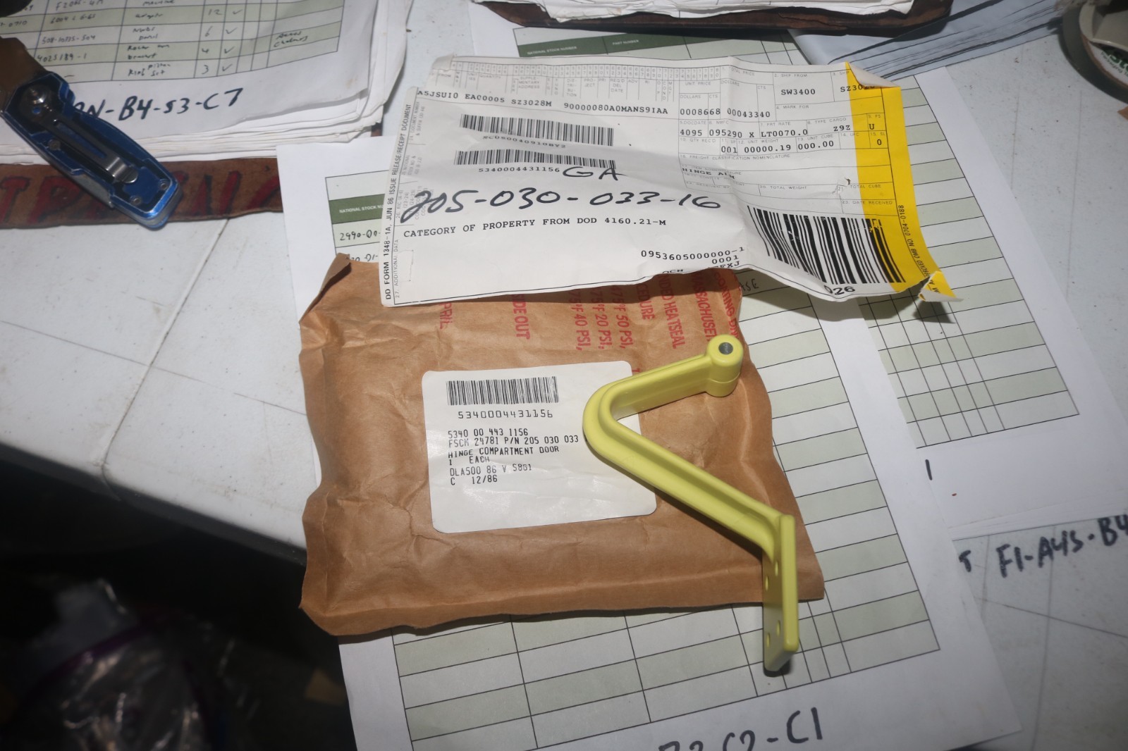 NOS Bell 205 412 UH-1 helicopter door hinge PN 205-030-033-16 5340-00-443-1156 NOS Bell 205 412 UH-1 helicopter door hinge PN 205-030-033-16 5340-00-443-1156