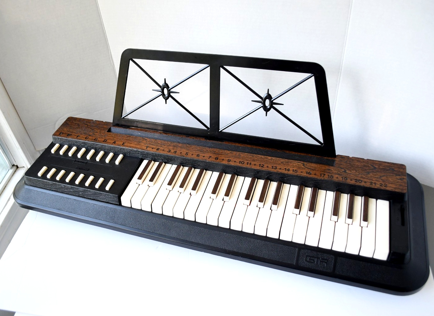 Vintage 1970s GTR 3751 Air Organ Chord Keyboard – Major/Minor Chords –Tested Vintage 1970s GTR 3751 Air Organ Chord Keyboard – Major/Minor Chords –Tested