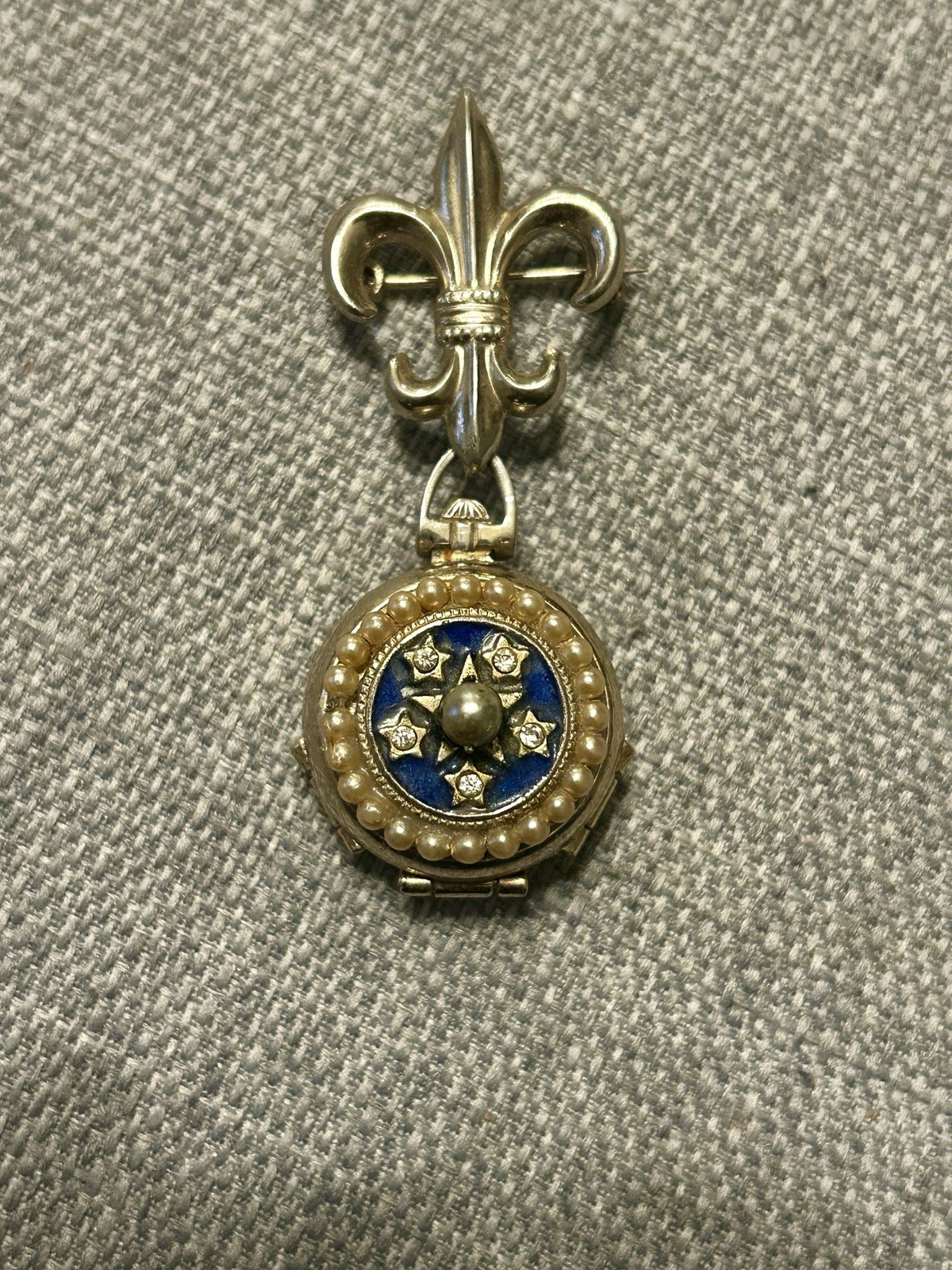 Coro 4 Picture Locket  Fluer De Lis Brooch Late 1930s Early 1940s Vintage
