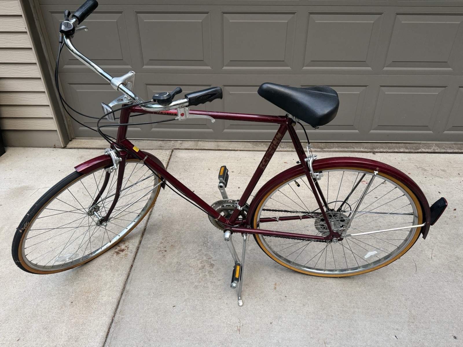 Vintage Schwinn World Tourist 27” Vintage Schwinn World Tourist 27”