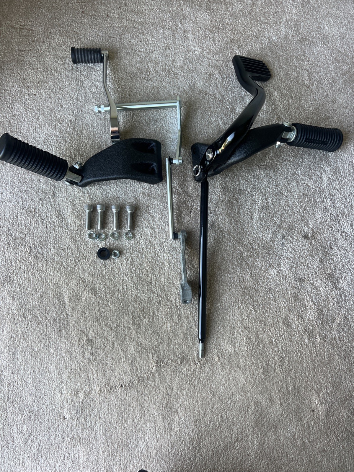 2006-2017 HARLEY DYNA OEM GLOSS BLACK/WRINKLE BLACK MID CONTROLS W/MNTG HARDWARE 2006-2017 HARLEY DYNA OEM GLOSS BLACK/WRINKLE BLACK MID CONTROLS W/MNTG HARDWARE