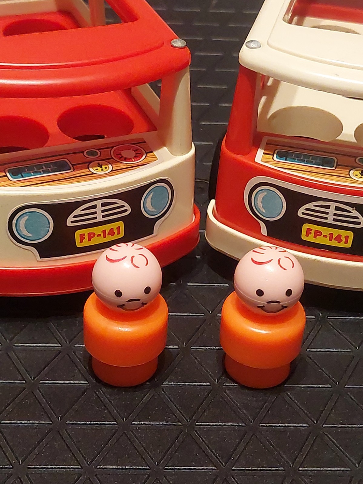 2 Vtg Fisher Price Little People Family Mini Bus #141 with 2 Figures LOT