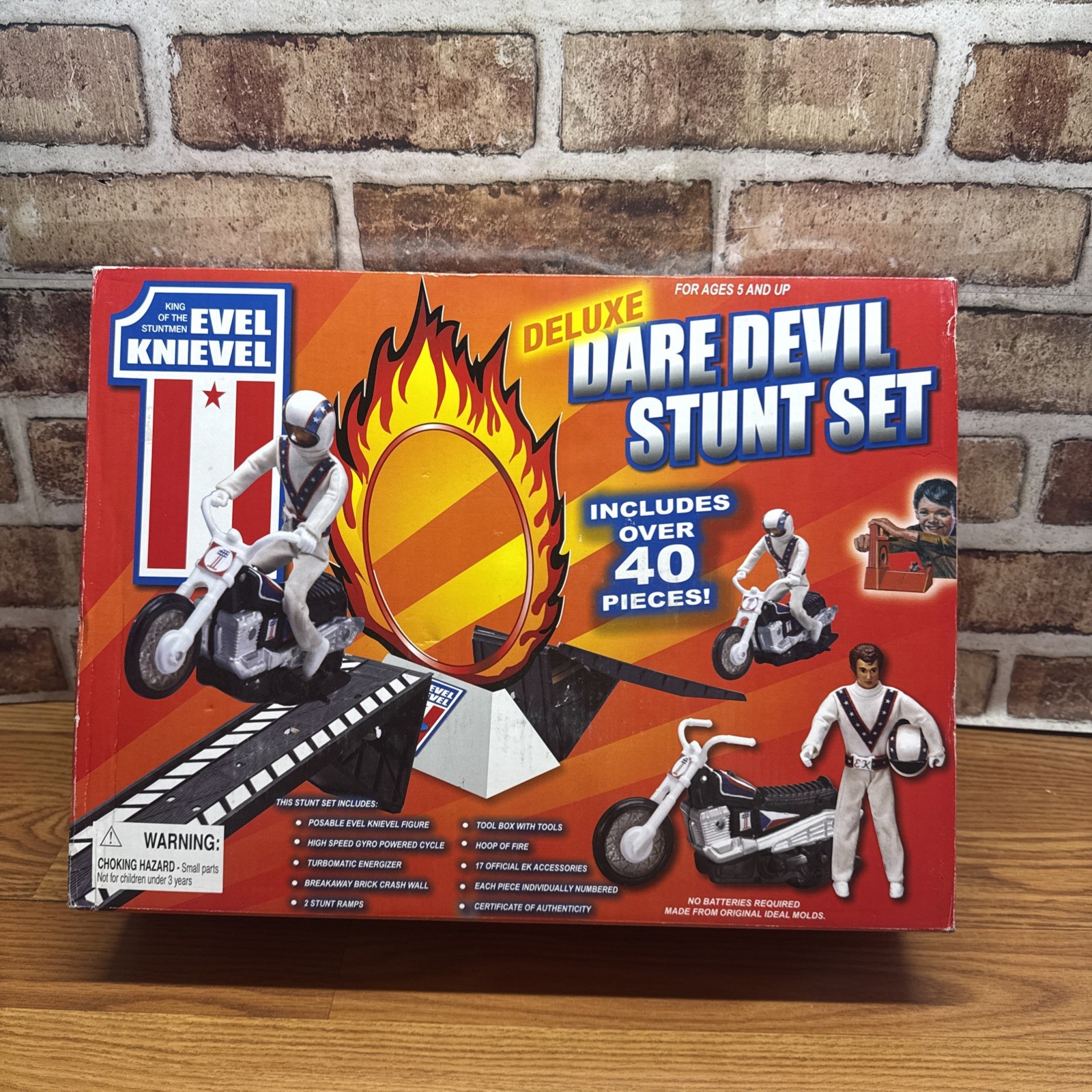 EVEL KNIEVEL DELUXE Dare Devil Stunt Set IDEAL TOYS 2006 New W/open Box EVEL KNIEVEL DELUXE Dare Devil Stunt Set IDEAL TOYS 2006 New W/open Box