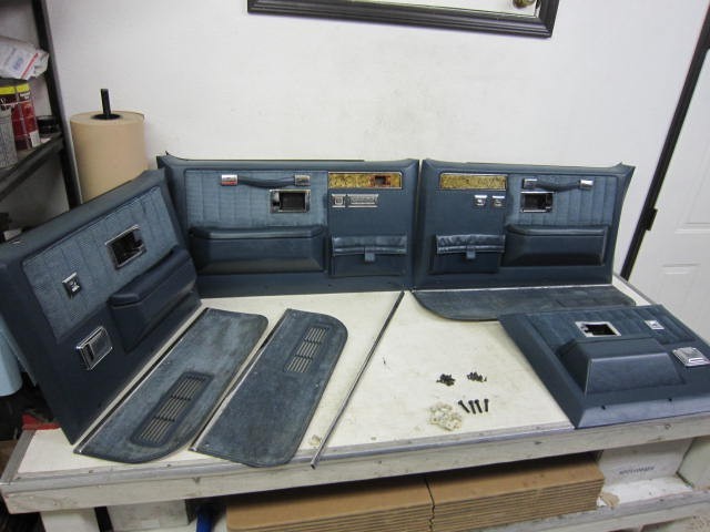 Door Panels Power Windows 1981-1991 Chevrolet GMC Suburban Crew Cab Truck Blue Door Panels Power Windows 1981-1991 Chevrolet GMC Suburban Crew Cab Truck Blue