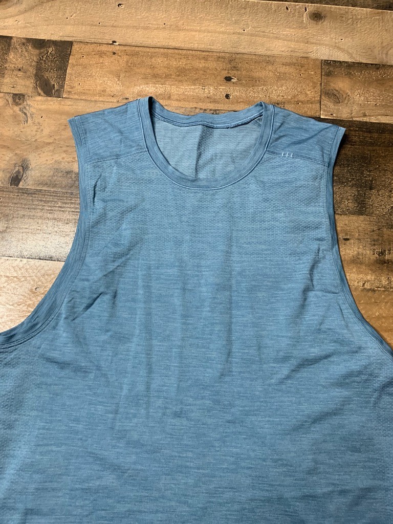 Lululemon Metal Vent Tech Mens Large Blue Training Performance Gym Cross Fit Lululemon Metal Vent Tech Mens Large Blue Training Performance Gym Cross Fit