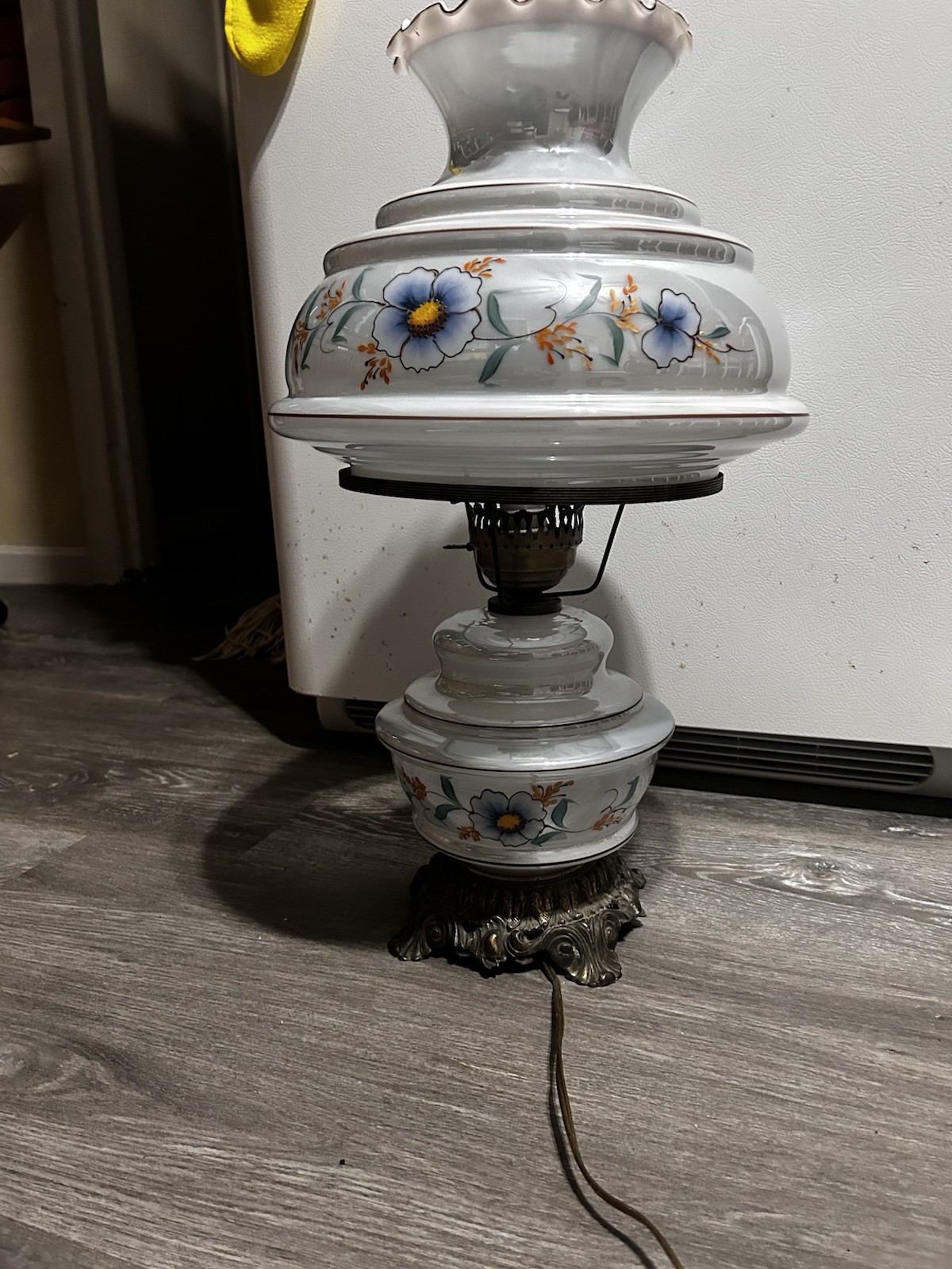Vintage Underwriter’s Laboratories Blue Rose Table Lamp - Tested & Working