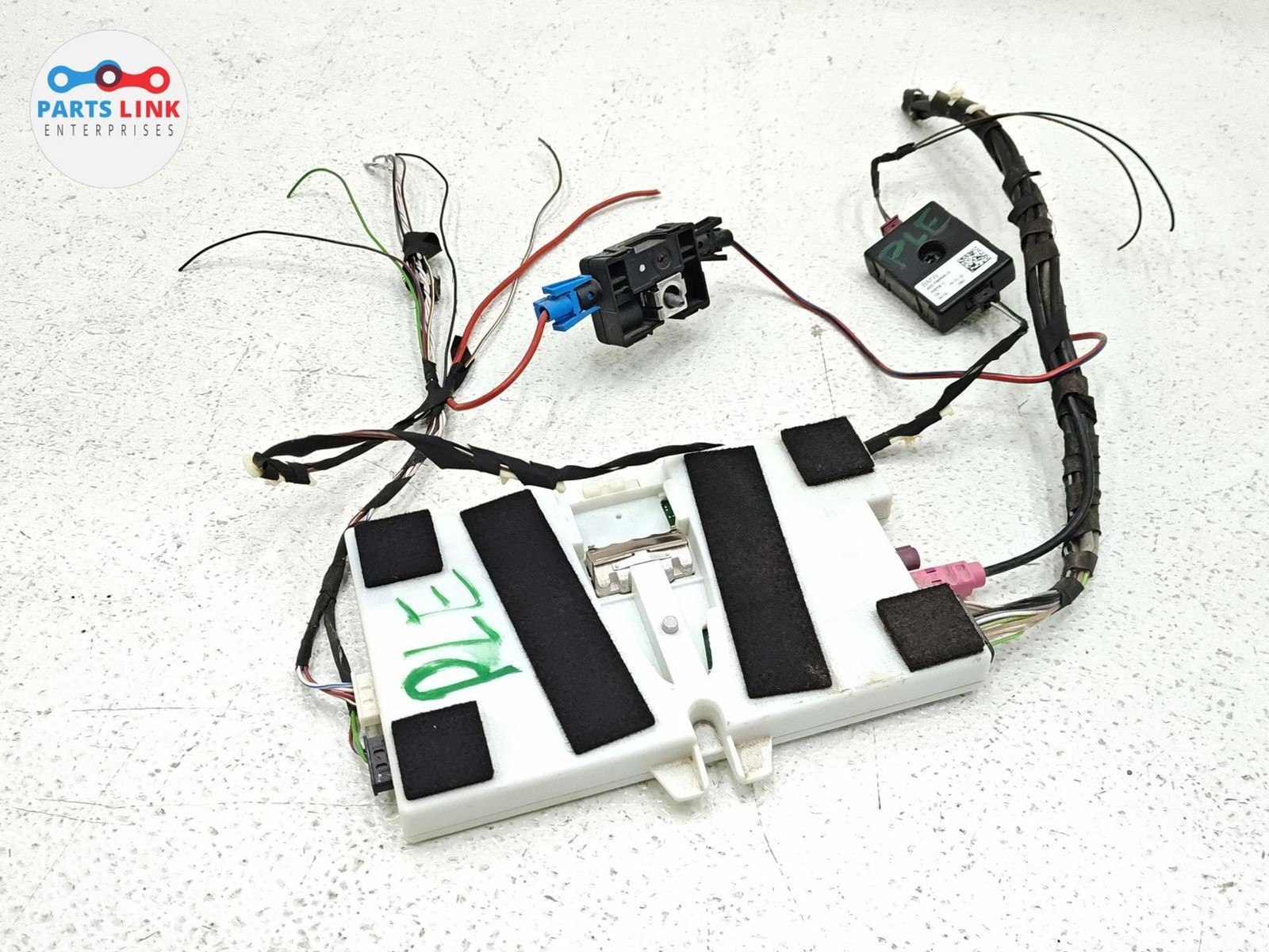 2018-2024 BMW X3 G01 TELEMATICS CONTROL MODULE UNIT W/ ANTENNA CAPACITOR OEM