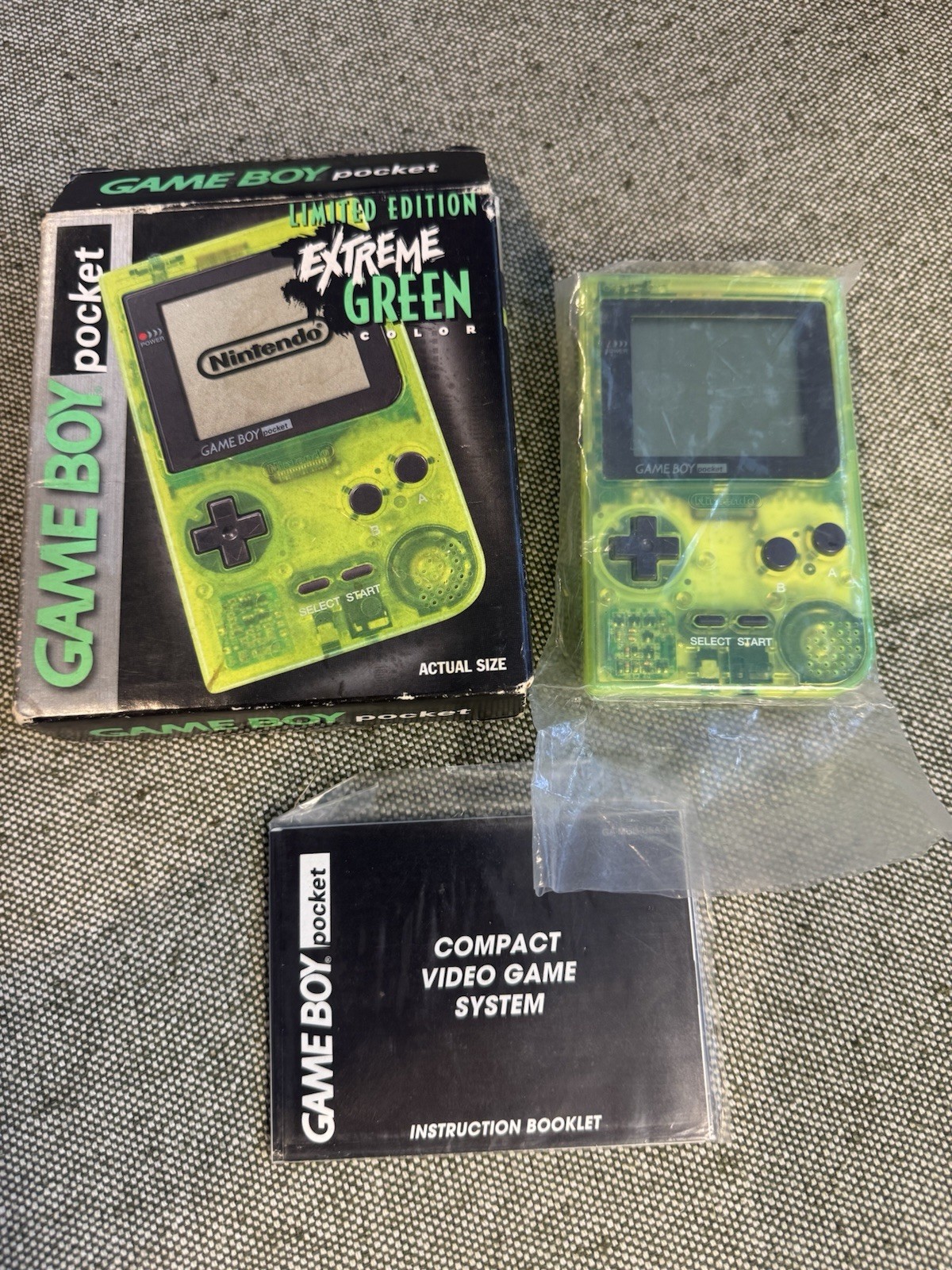RARE Extreme Green Game Boy Pocket IN BOX - Toys R Us Exclusive - CIB