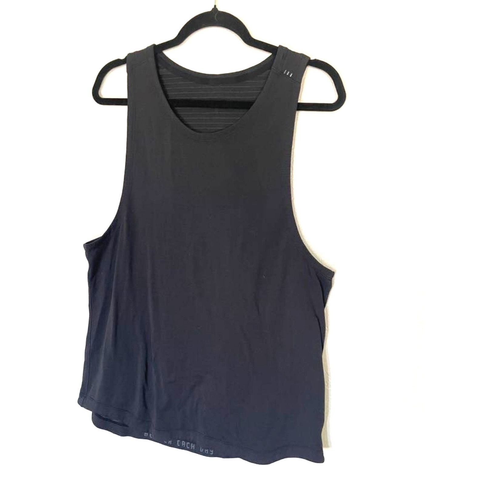 Men\'s Black lululemon tank size L