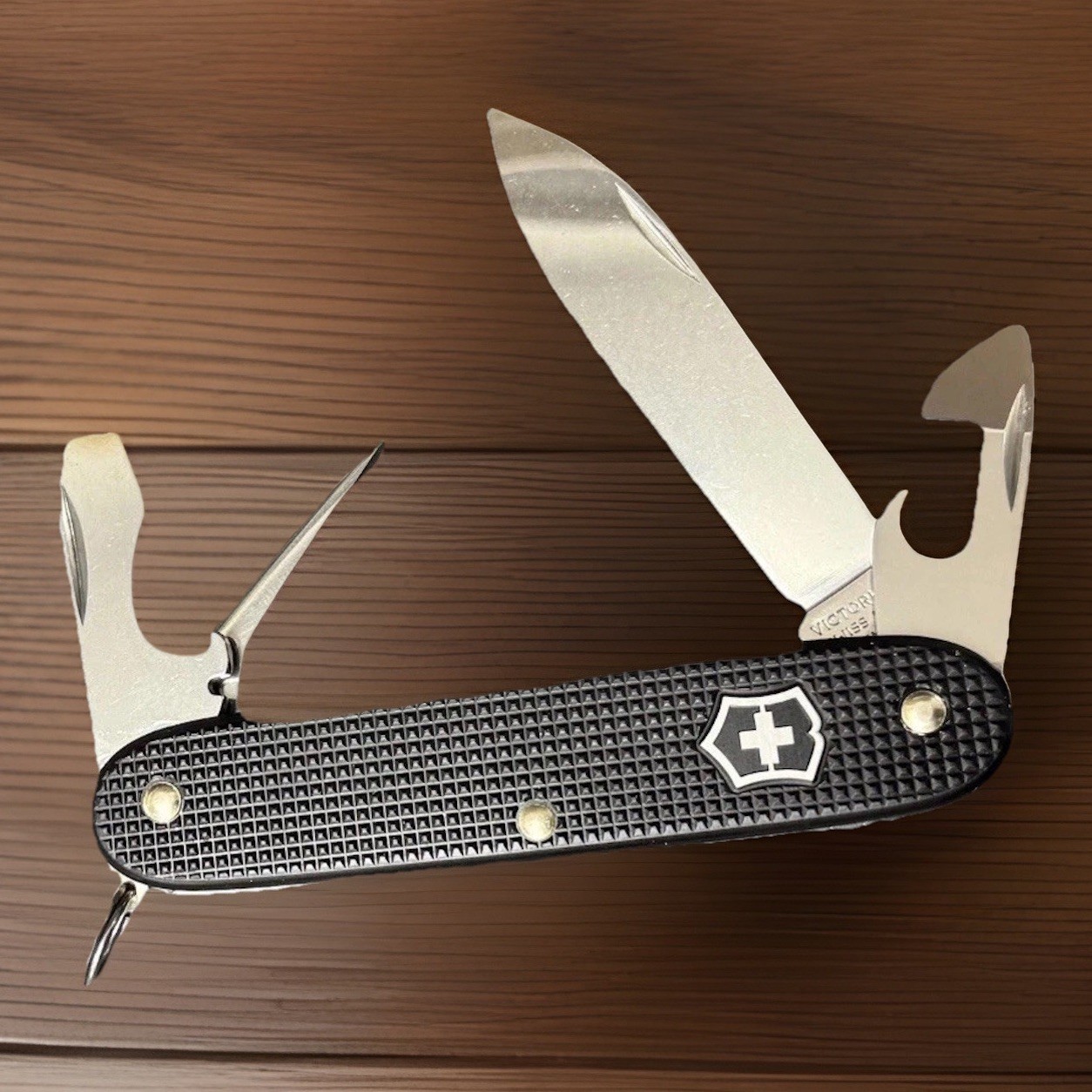 Victorinox Pioneer Alox Black 93mm Refined Swiss Army Knife HD Aluminum Handle X Victorinox Pioneer Alox Black 93mm Refined Swiss Army Knife HD Aluminum Handle X