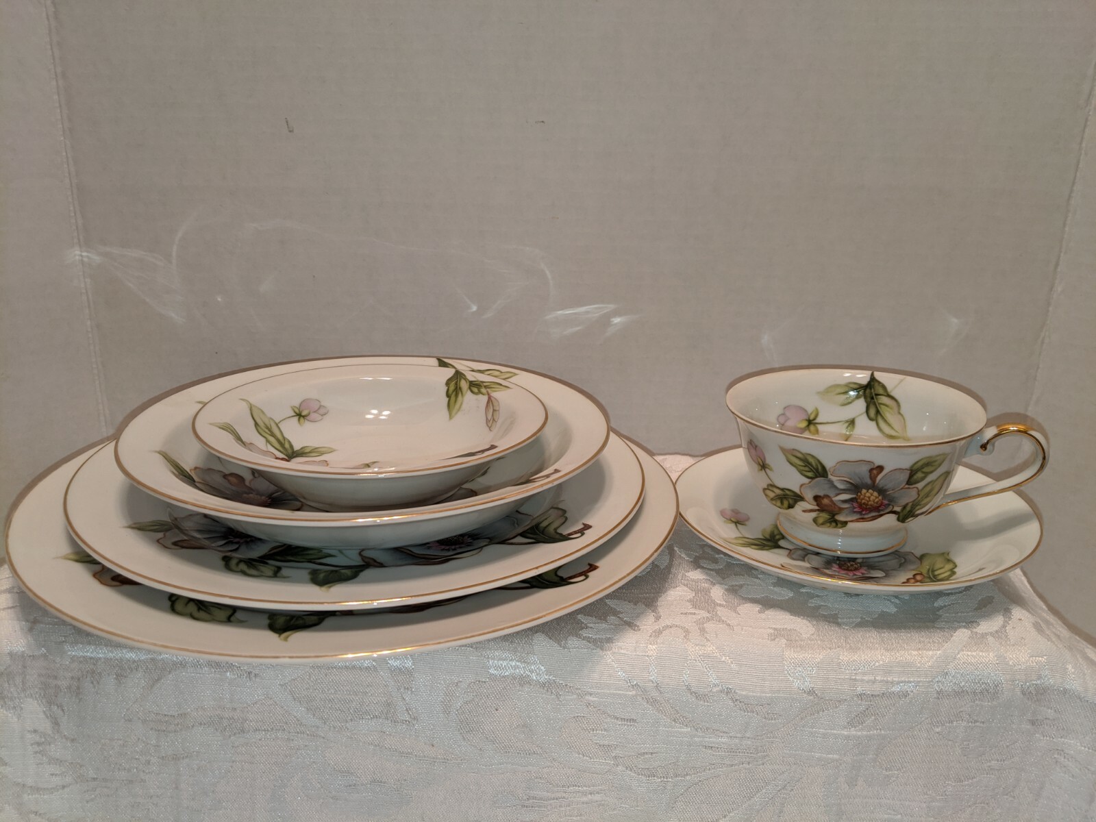 Vintage Roselyn China Japan Dogwood 6 Piece Place Setting For 4 (24) Pieces