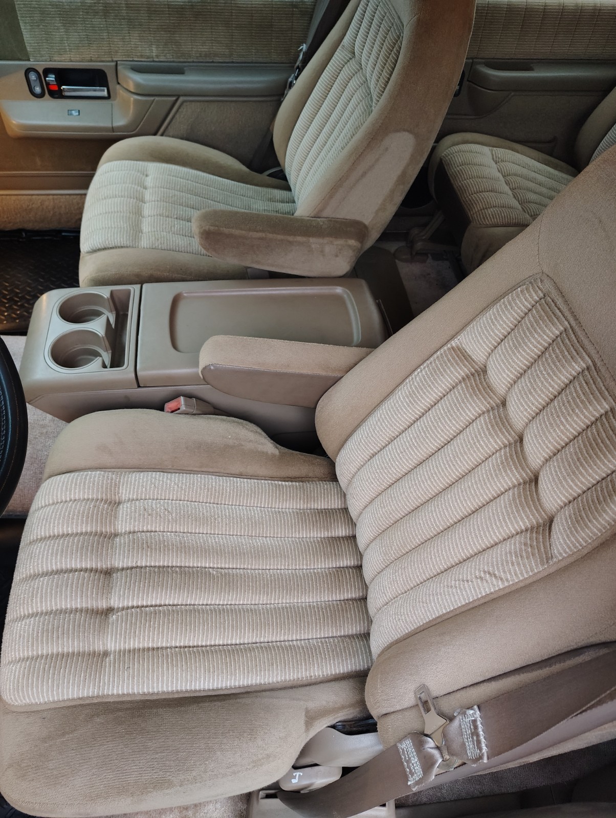 88-94 OBS Chevy GMC Silverado Suburban C/K Front Seats, Captains Chairs BEIGE 88-94 OBS Chevy GMC Silverado Suburban C/K Front Seats, Captains Chairs BEIGE