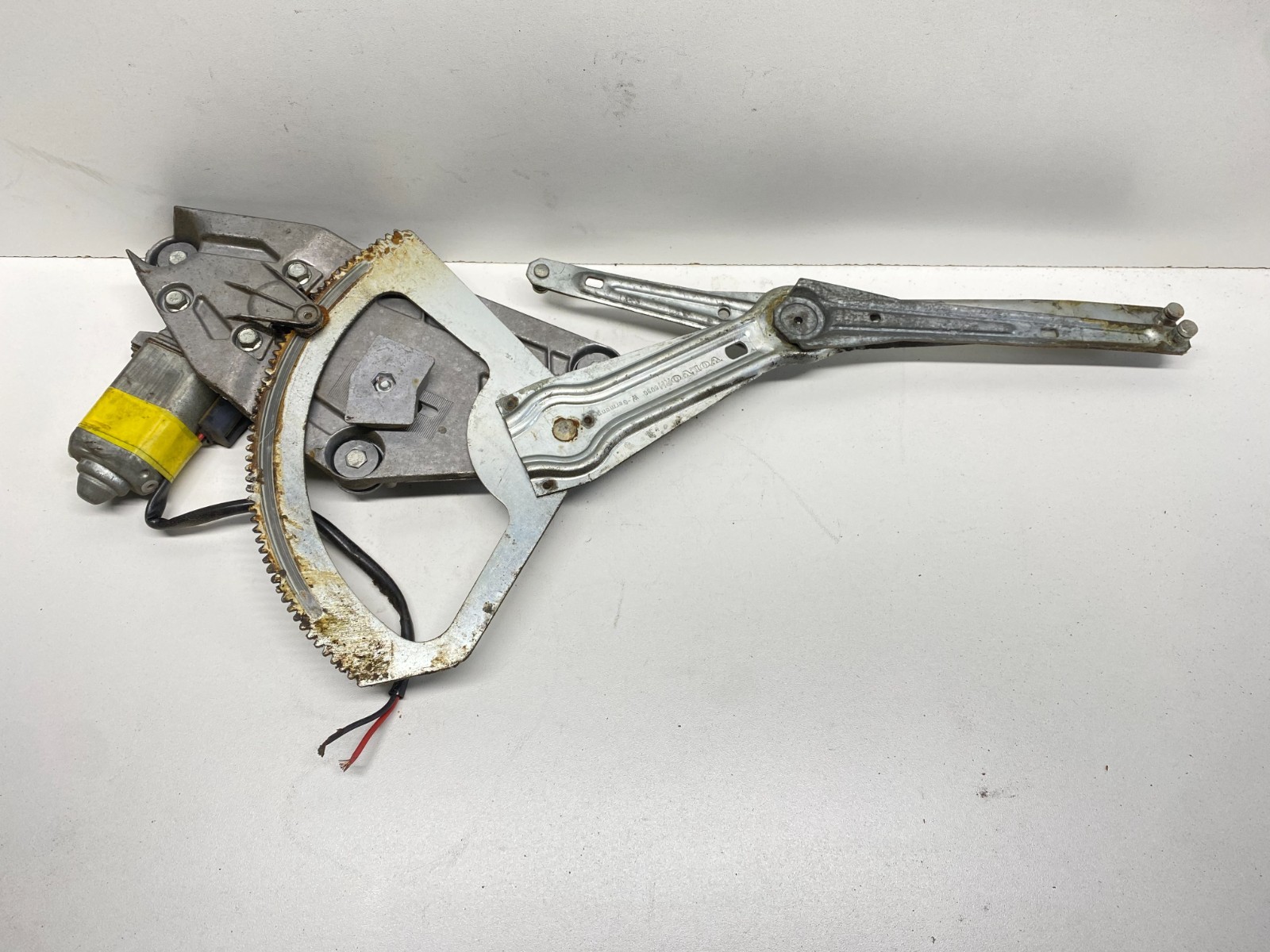 1985 - 1990 VOLVO 740 FRONT RIGHT PASSENGER SIDE WINDOW REGULATOR OEM 125-58024