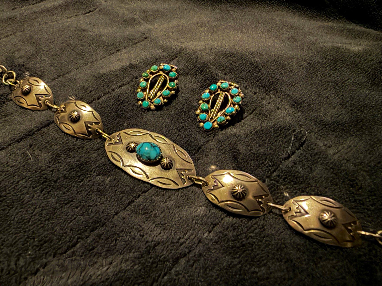 Old pawn Native American US Sterling Silver Turquoise Bracelet & Earrings lot Old pawn Native American US Sterling Silver Turquoise Bracelet & Earrings lot