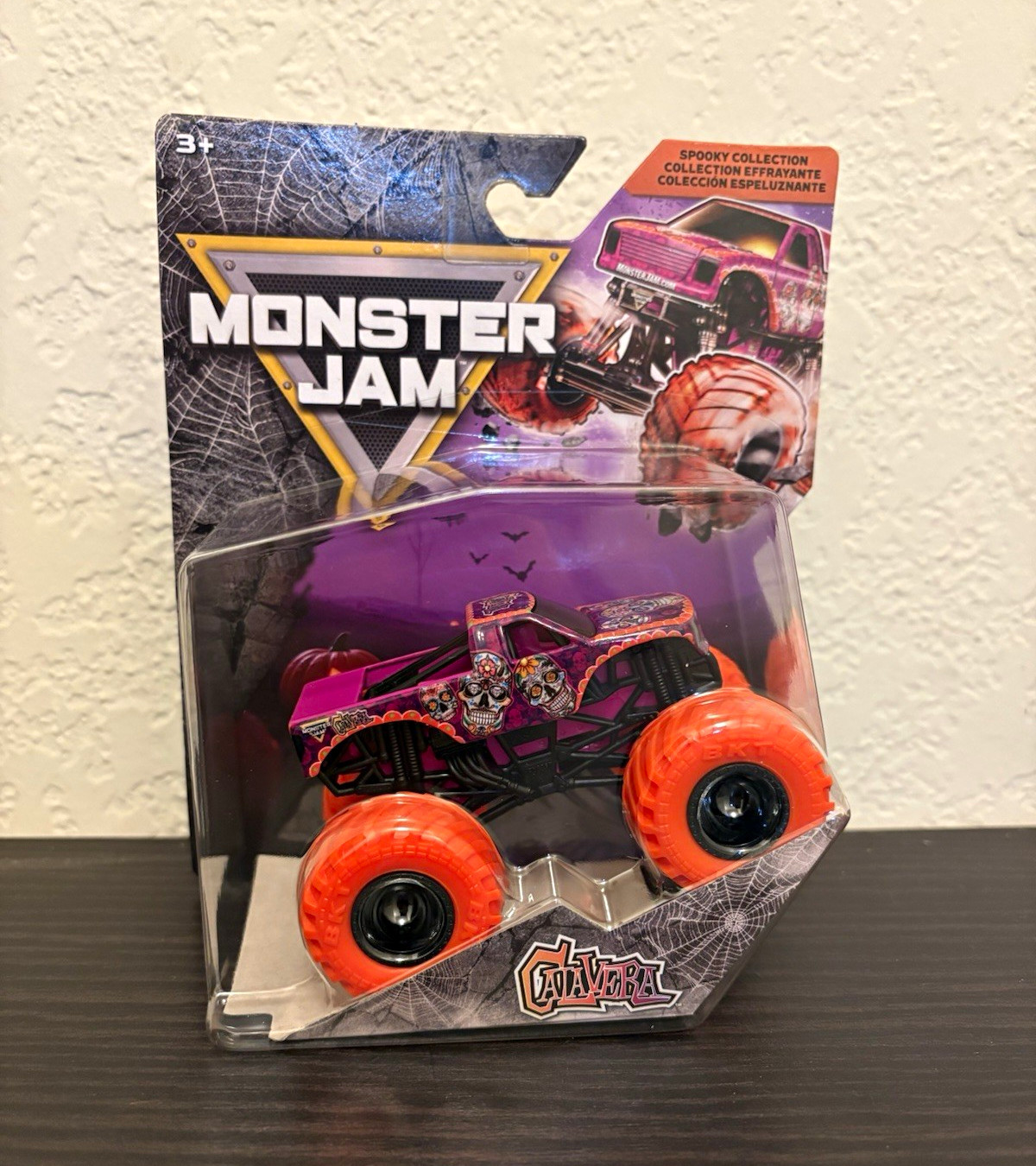 Spin Master Monster Jam Spooky Collection Calavera 1:64 Diecast Truck