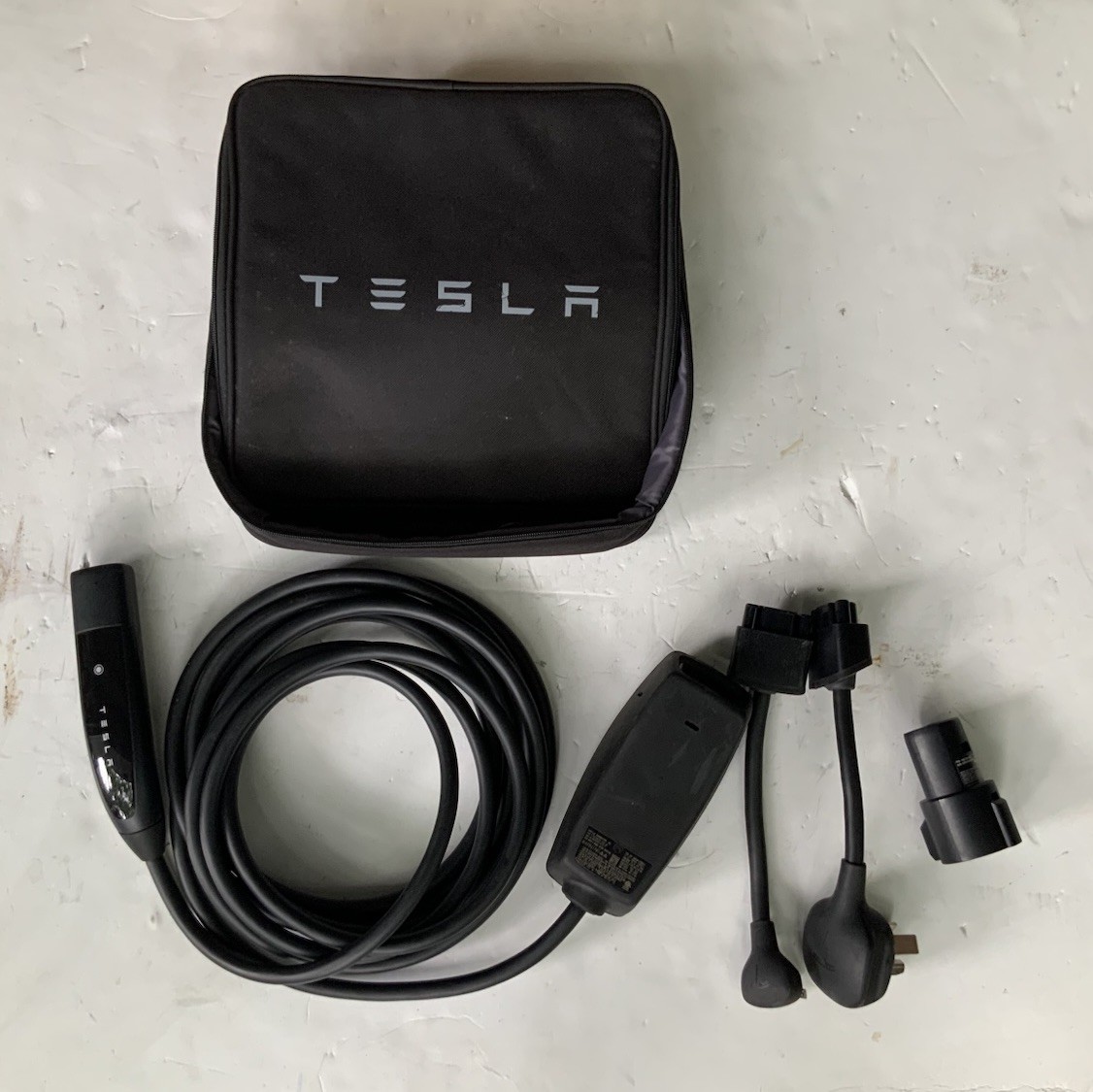 Genuine Tesla Gen 3 Mobile Charger Connector Power Share capable V2L/ 220v/110v