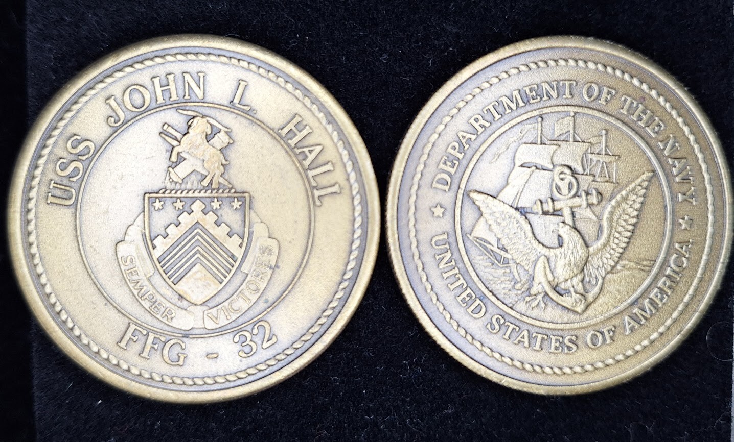 FFG-32 USS JOHN L HALL - Navy Challenge Coin FFG-32 USS JOHN L HALL - Navy Challenge Coin
