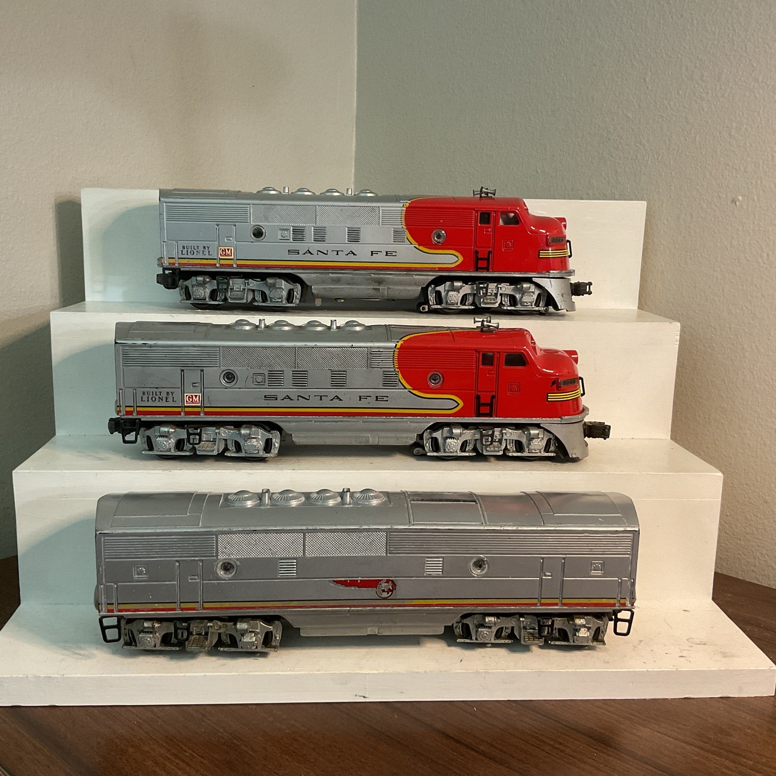 LIONEL POSTWAR 2343 SANTE FE F3 ABA DIESELS LIONEL POSTWAR 2343 SANTE FE F3 ABA DIESELS