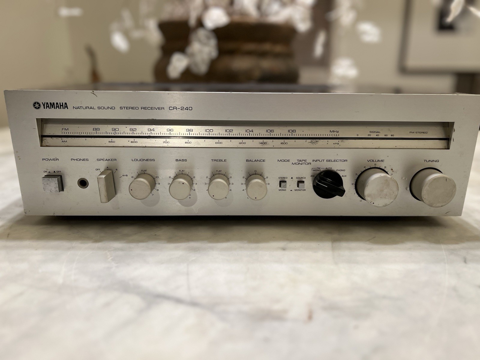 Vintage Yamaha CR-240 Natural Sound Stereo Receiver Silver Face Wood TESTED
