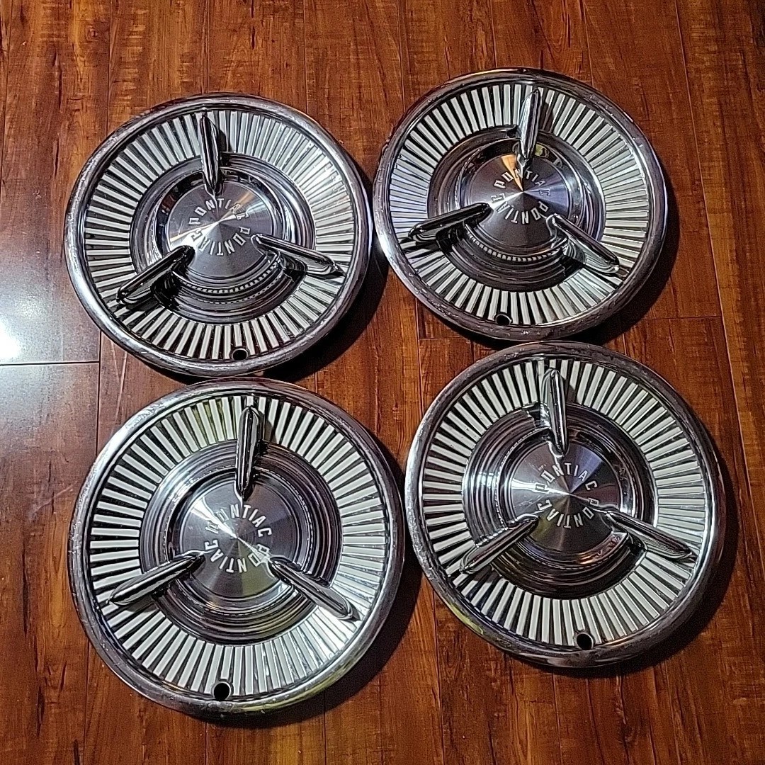 4 VINTAGE 1957 PONTIAC CATALINA BONNEVILLE PARISIENNE HUBCAP WHEEL COVER SPINNER 4 VINTAGE 1957 PONTIAC CATALINA BONNEVILLE PARISIENNE HUBCAP WHEEL COVER SPINNER