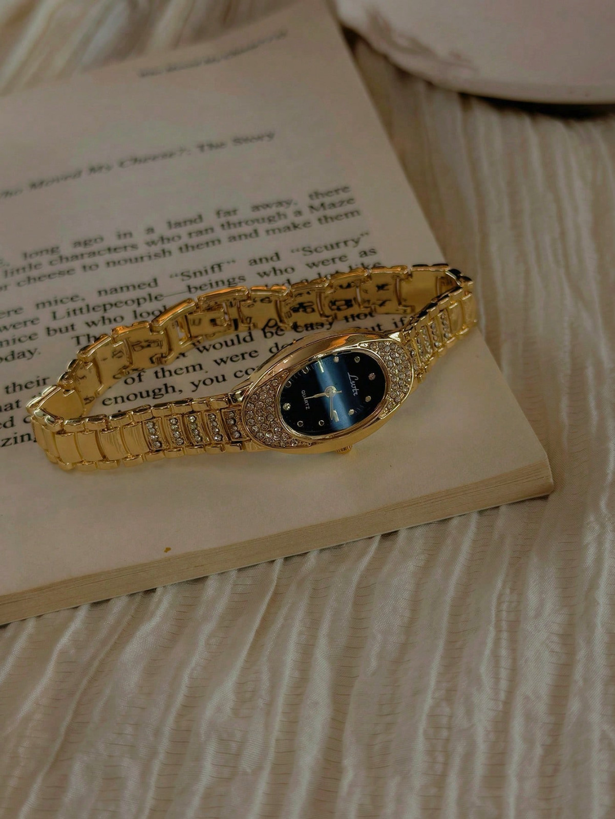 Women’s Gold Tone Oval Quartz Watch Rhinestone Bracelet Vintage Style