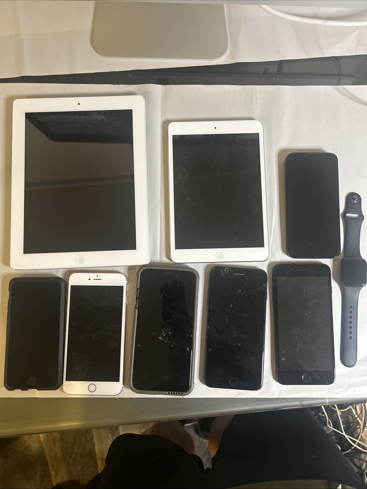 Apple Lot Of 9 For Parts- 2 iPads, 6 iPhones, 1 Apple Watch- Read Apple Lot Of 9 For Parts- 2 iPads, 6 iPhones, 1 Apple Watch- Read