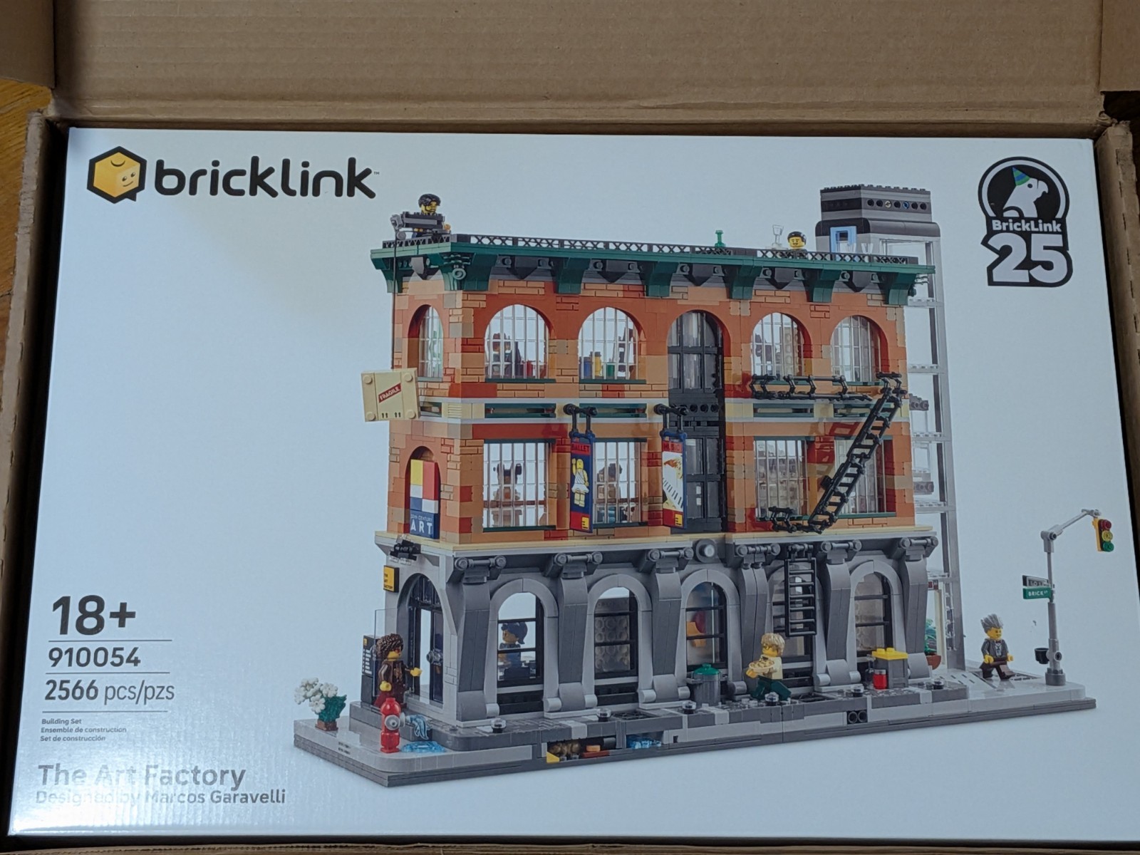 Lego Bricklink 910054 The Art Factory 2566pcs New In Box Slight damage Lego Bricklink 910054 The Art Factory 2566pcs New In Box Slight damage