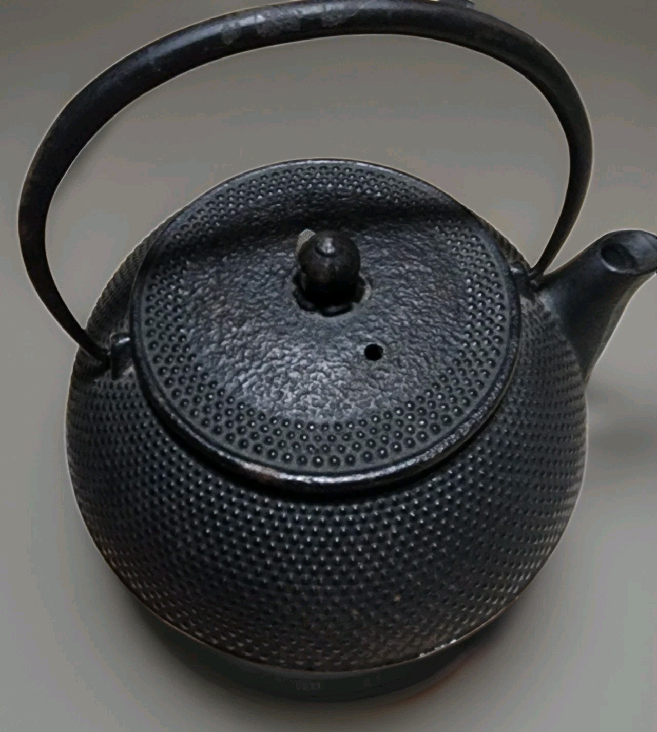 VTG Iwachu Japanese Cast Iron Teapot Signed Nambu Tetsubin Hobnail Arare Single 
