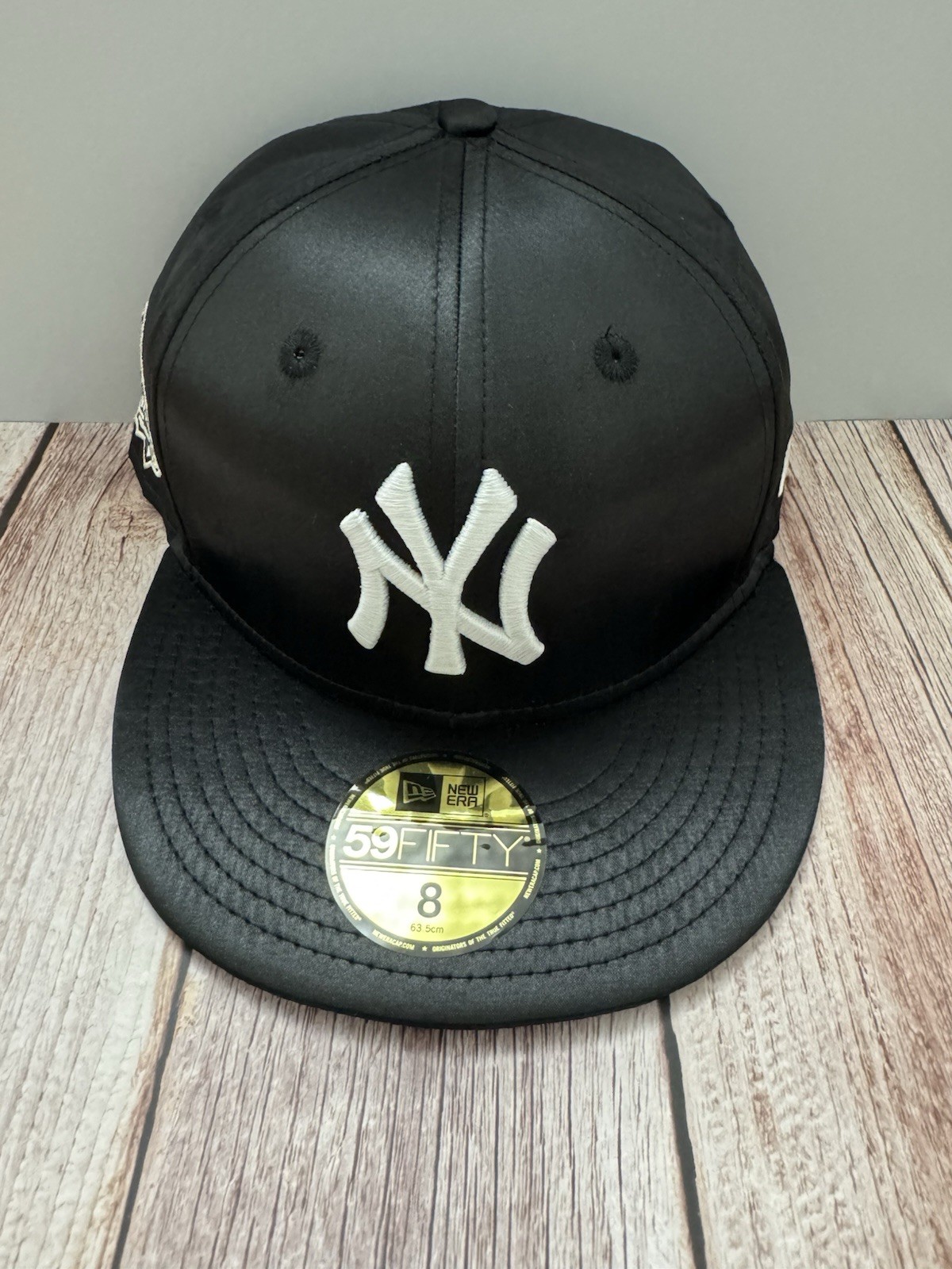 New York Yankees 1999 World Series black fitted cap. Size 8