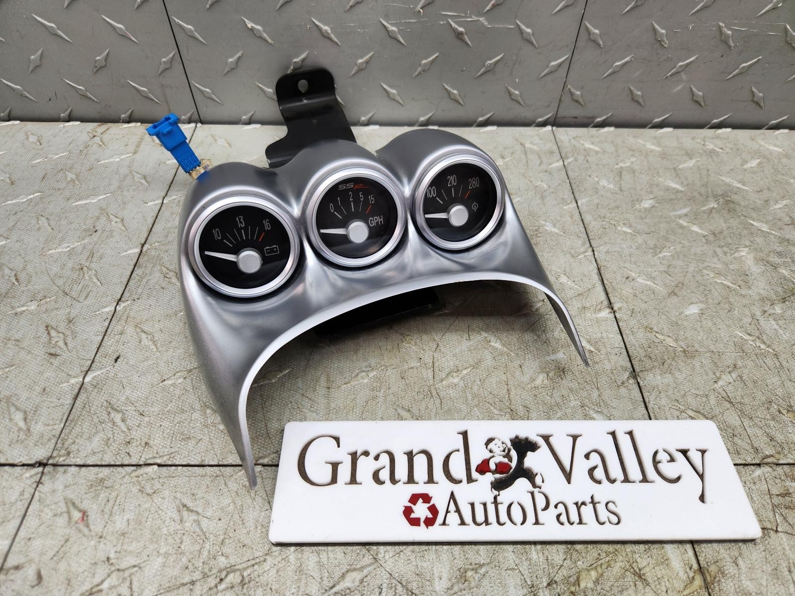 2003-2004 Chevy SSR Console Gauge Pod W/ Mount Bracket Used OEM
