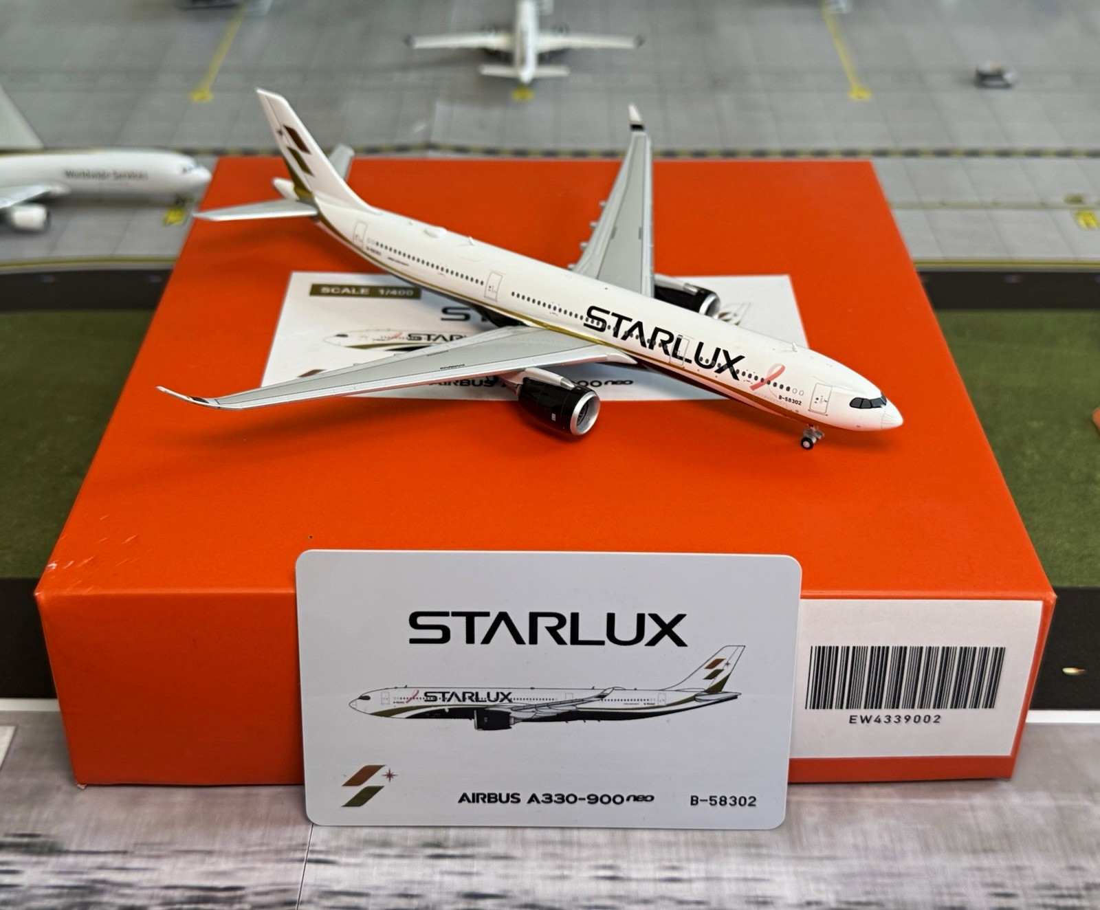 STARLUX Airbus A330-900neo B-58302 1:400 JC Wings