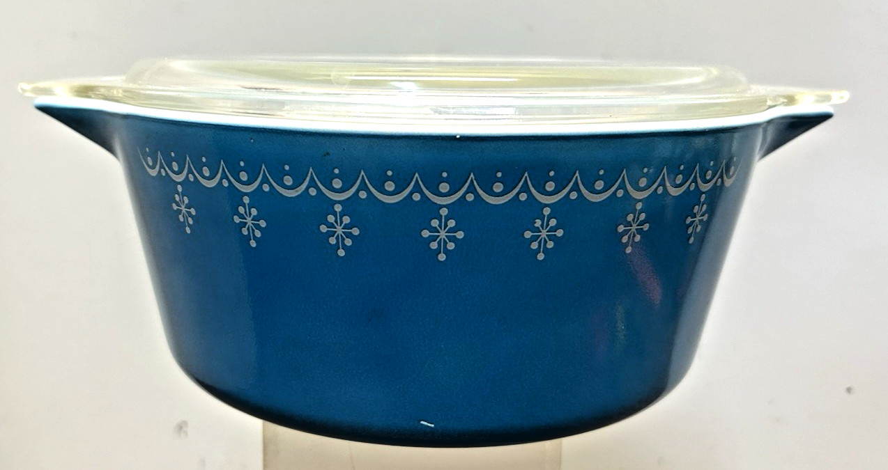 Vintage Pyrex 475B 2.5 QT Blue Casserole Dish Bowl Snowflake Garland 1972-75