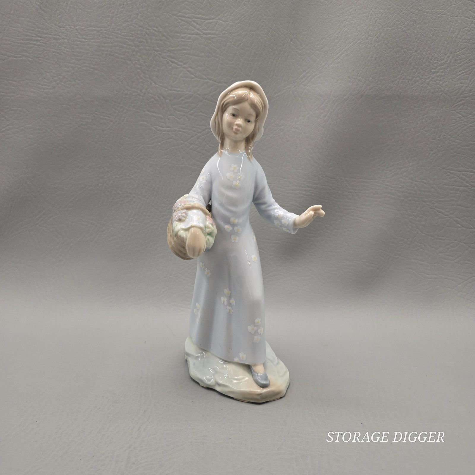 VTG Zaphir The Vineyard Girl with Basket of Grapes Porcelain Figurine 9