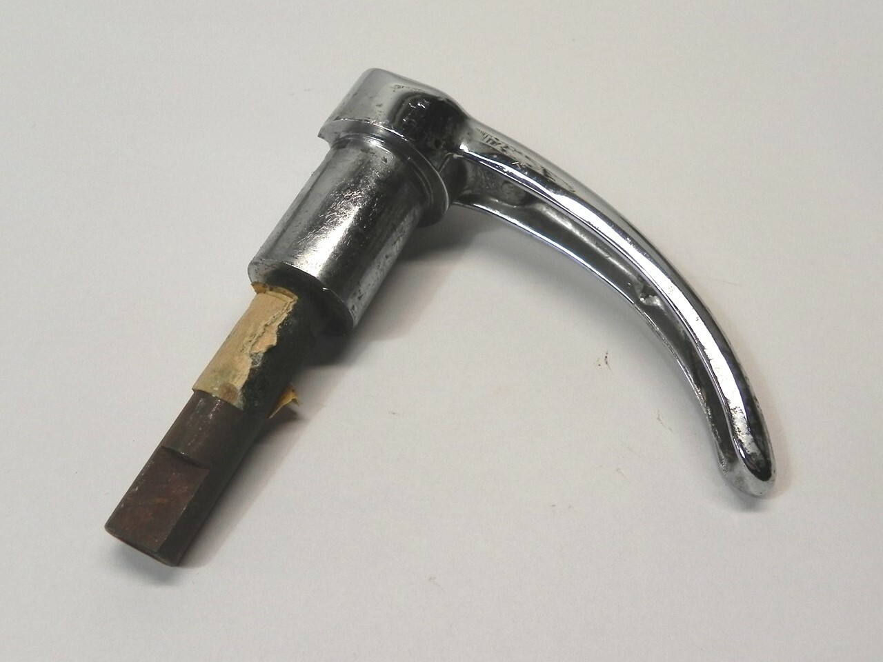 1947-48 KAISER FRAZER | *NOS* CHROME TRUNK LID HANDLE (IN GOOD CONDITION) 1947-48 KAISER FRAZER | *NOS* CHROME TRUNK LID HANDLE (IN GOOD CONDITION)