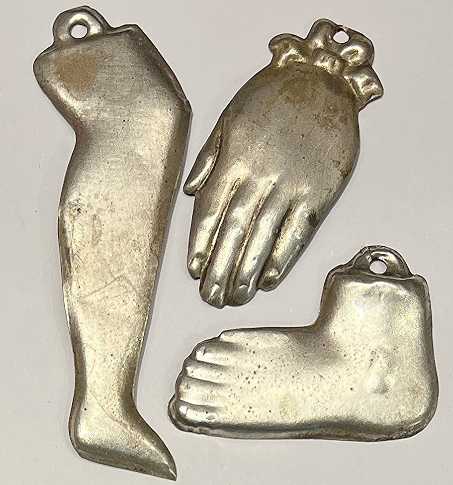 Hispanoamerican antique Ex Votos lot x3 leg foot and hand lamine du metal silver
