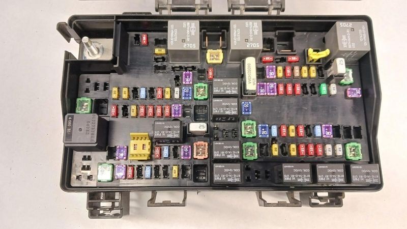 2013-2014 Dodge Ram 1500 Power Distribution Center Engine Fuse Box Oem 2013-2014 Dodge Ram 1500 Power Distribution Center Engine Fuse Box Oem