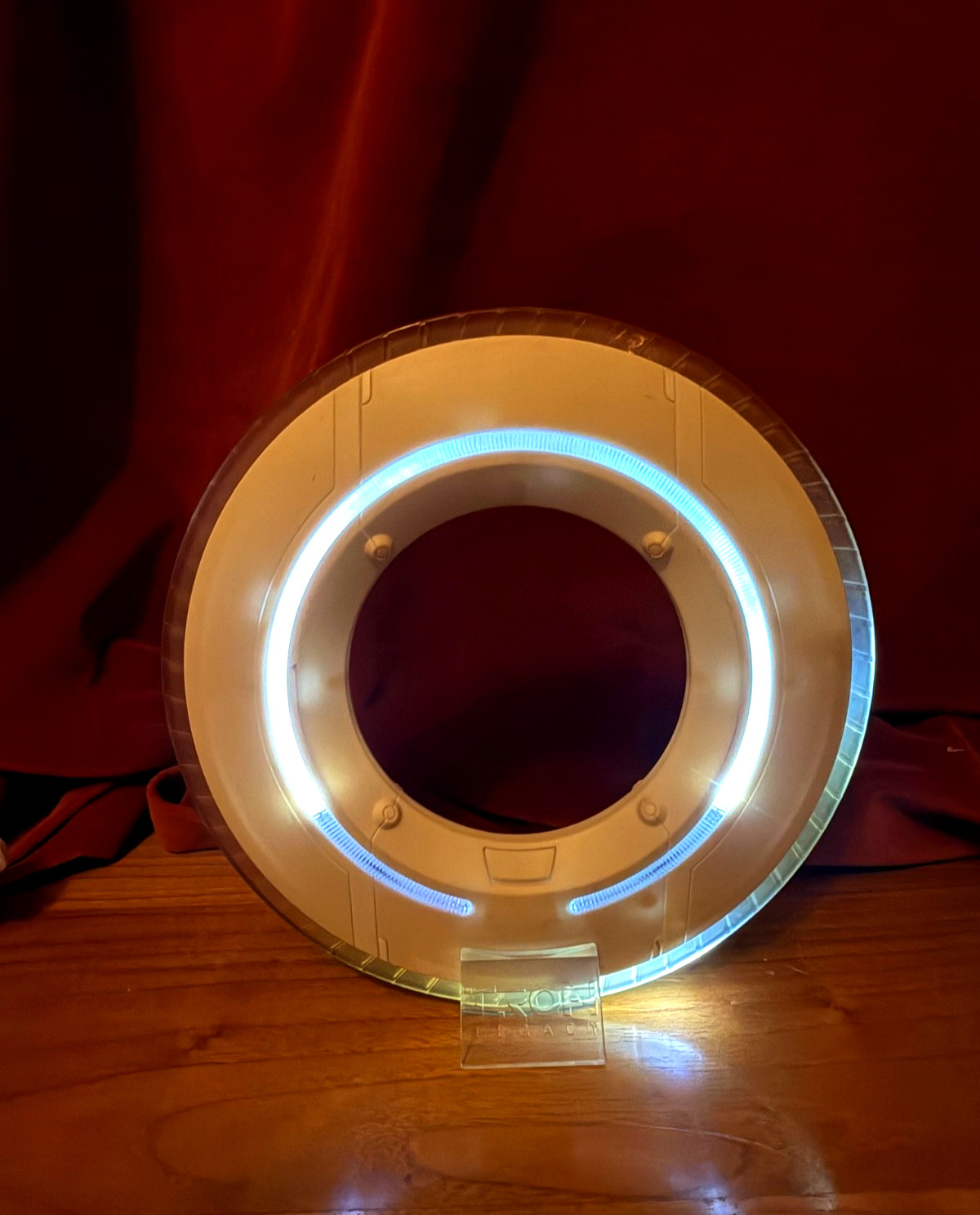 Disney's Tron Legacy Deluxe Identity Disc White Kevin Flynn Light Up w/ Stand