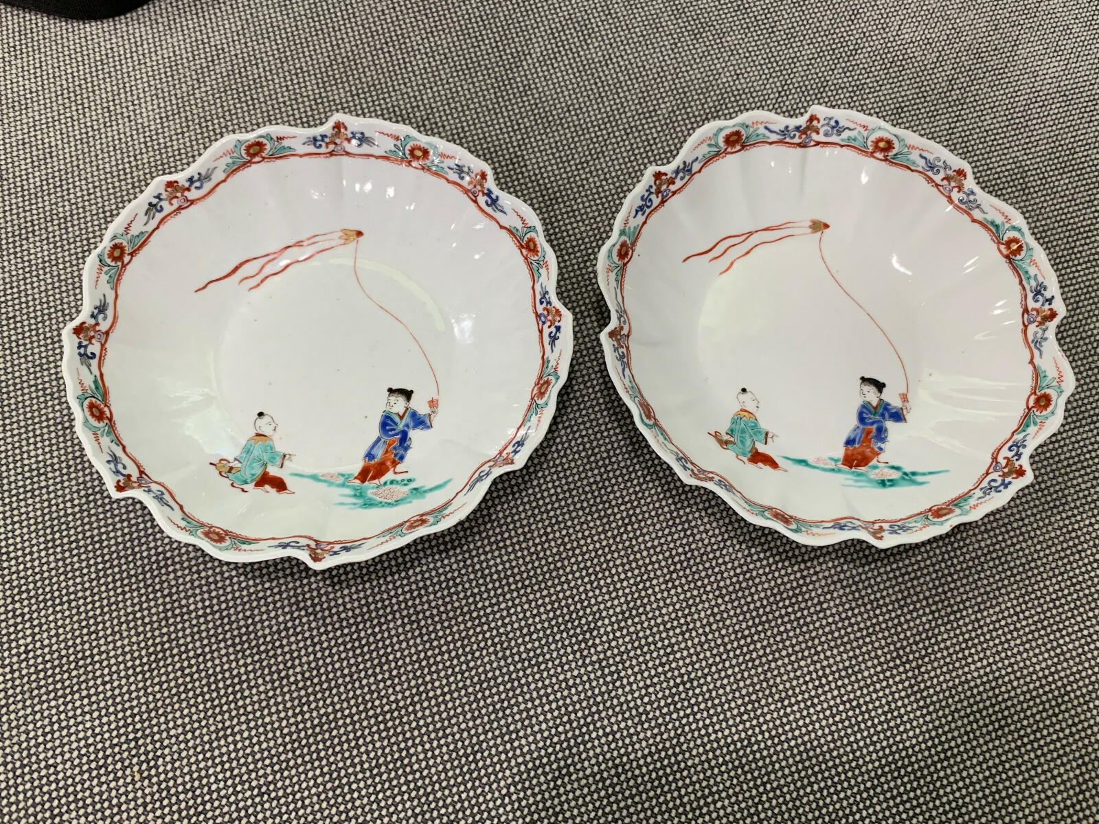 Rare Pair of Antique 17th/18th C. Japanese Kakiemon Porcelain Dishes Flying Kite Rare Pair of Antique 17th/18th C. Japanese Kakiemon Porcelain Dishes Flying Kite