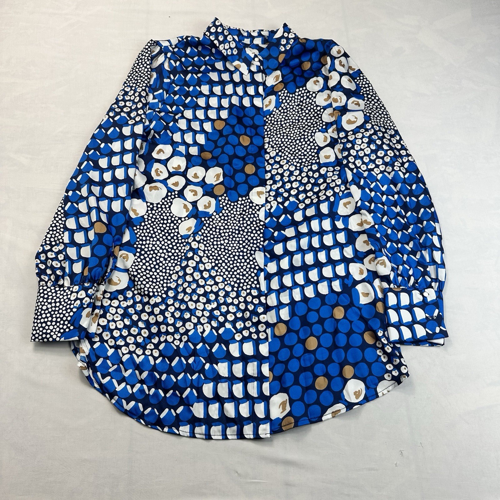 NWT Chico’s Women’s Blue White Abstract Floral Button Down Blouse Size 8/10