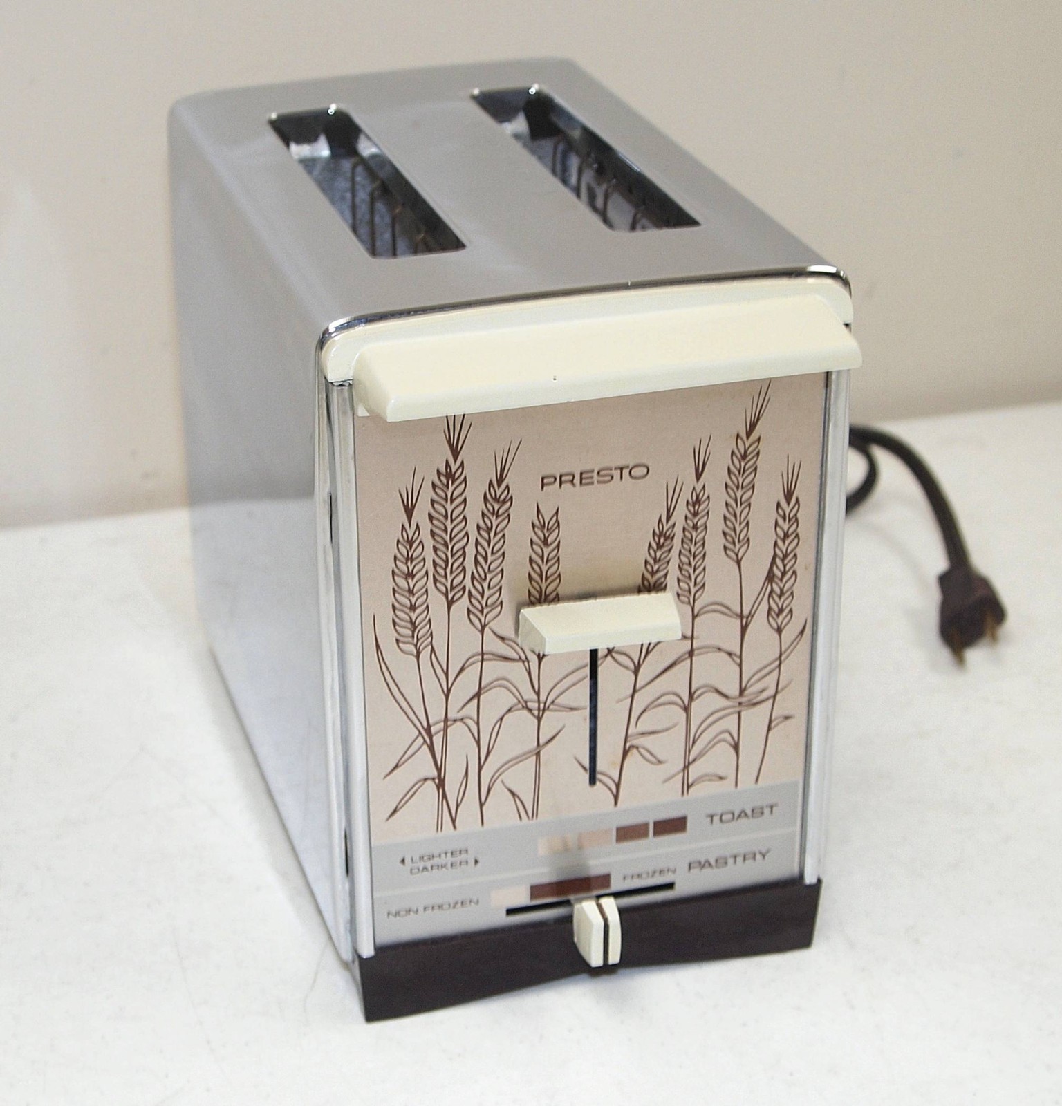 NOS UNUSED Vtg Chrome PRESTO #01-T02 2-Slice ELECTRIC TOASTER (Wheat)