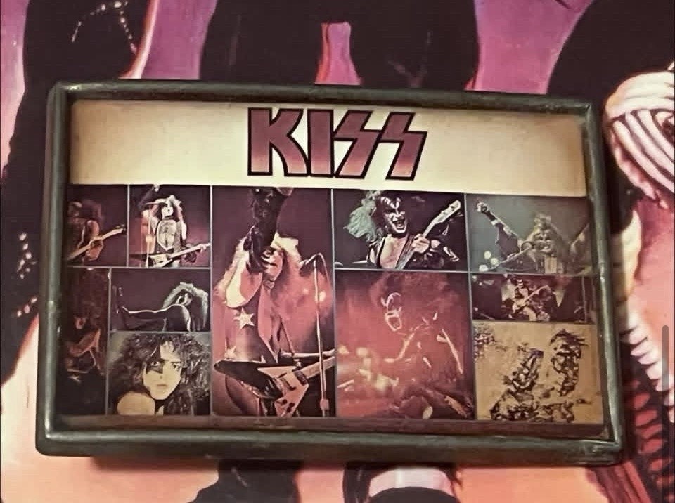 KISS Belt Buckle Poster- One Stop Posters Style 1970\'s Vintage Kiss Aucoin KISS Belt Buckle Poster- One Stop Posters Style 1970\'s Vintage Kiss Aucoin