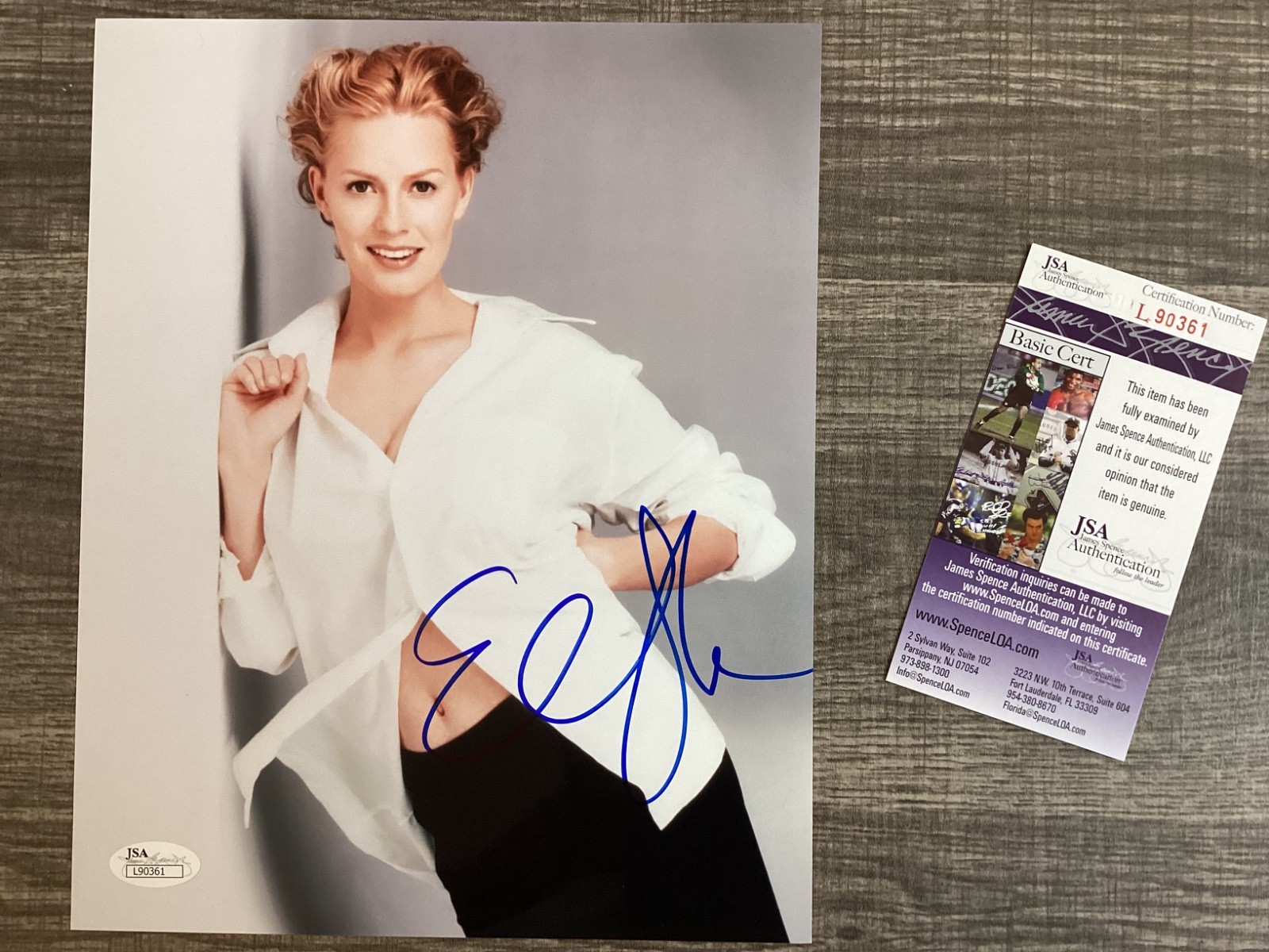 (SSG) Sexy ELISABETH SHUE Signed 8X10 Color Photo 
