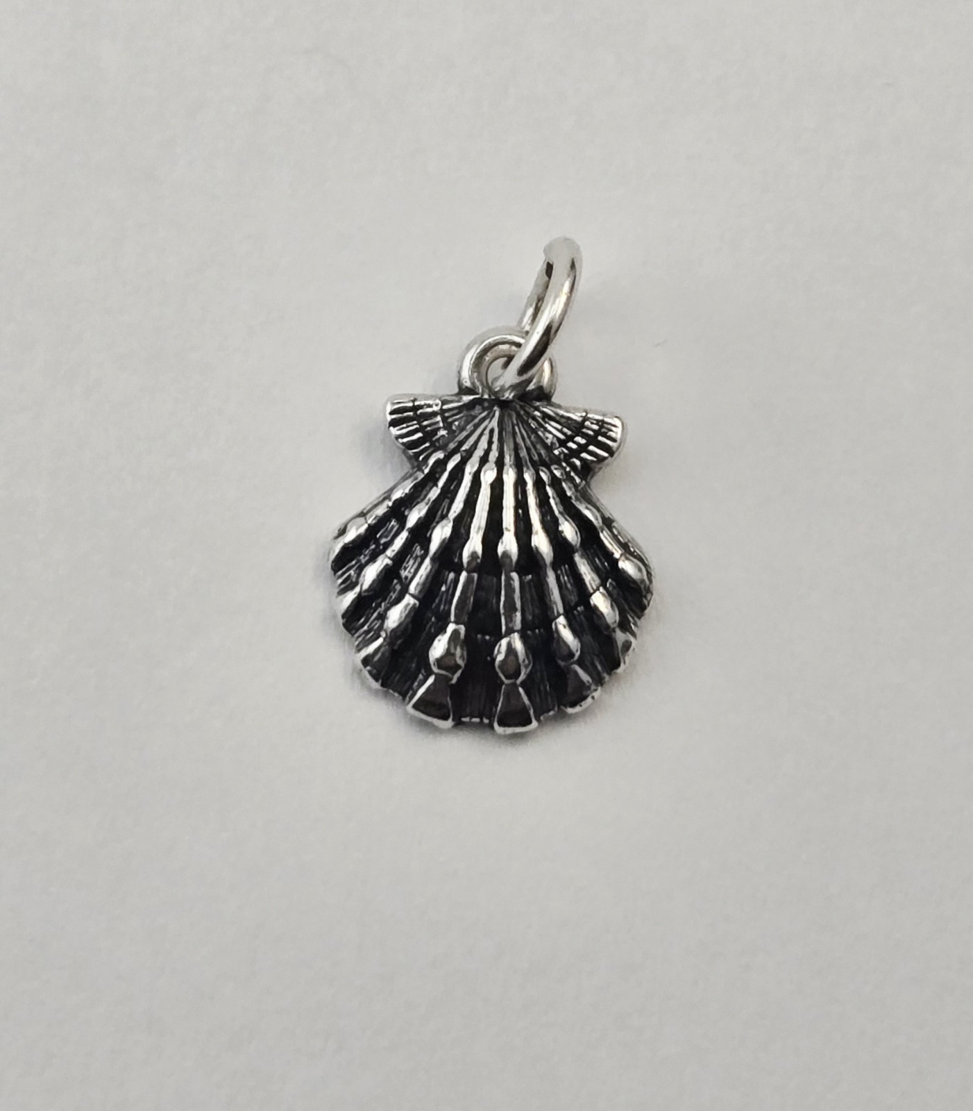 Retired James Avery Sterling Silver Lion\'s Paw Seashell Charm Pendant - 1.5g
