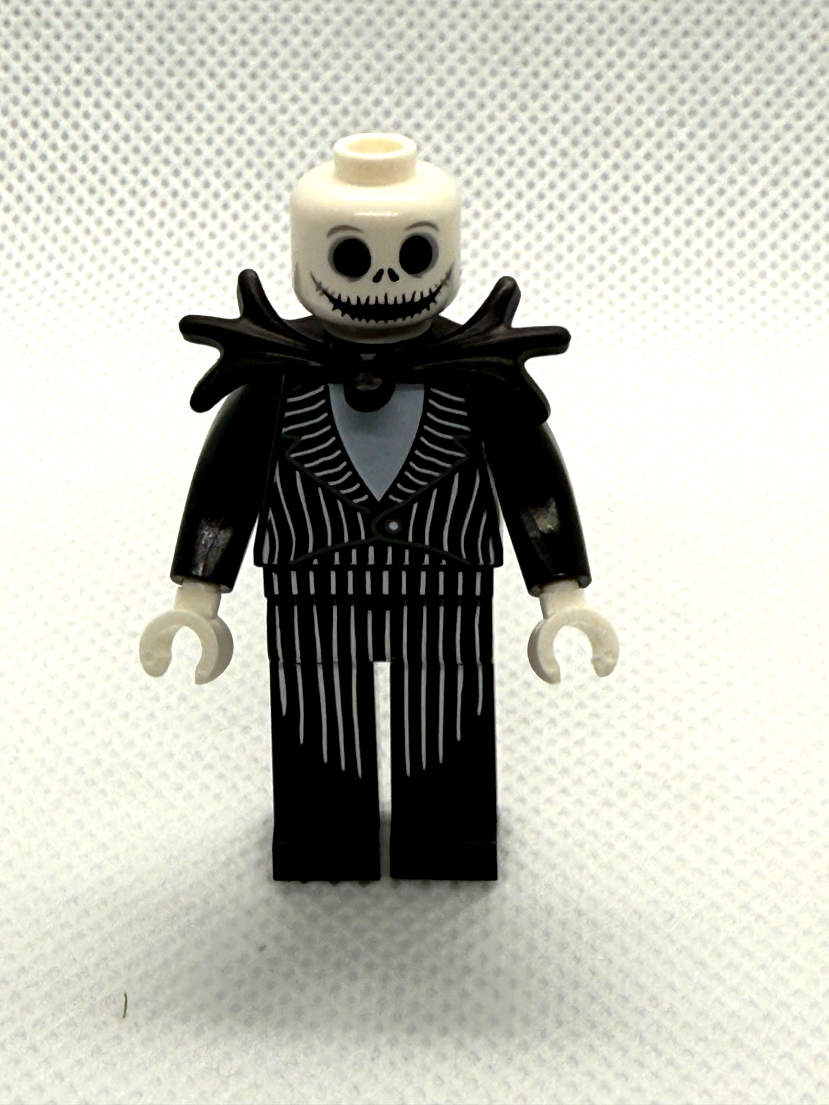 LEGO Jack Skellington Minifigure - 21351 Nightmare Before Christmas ***NEW*** LEGO Jack Skellington Minifigure - 21351 Nightmare Before Christmas ***NEW***